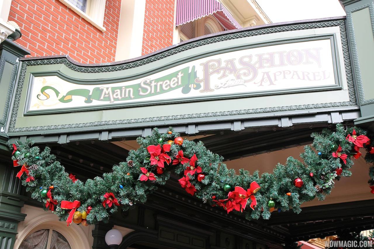 PHOTOS - Magic Kingdom holiday decorations now in place