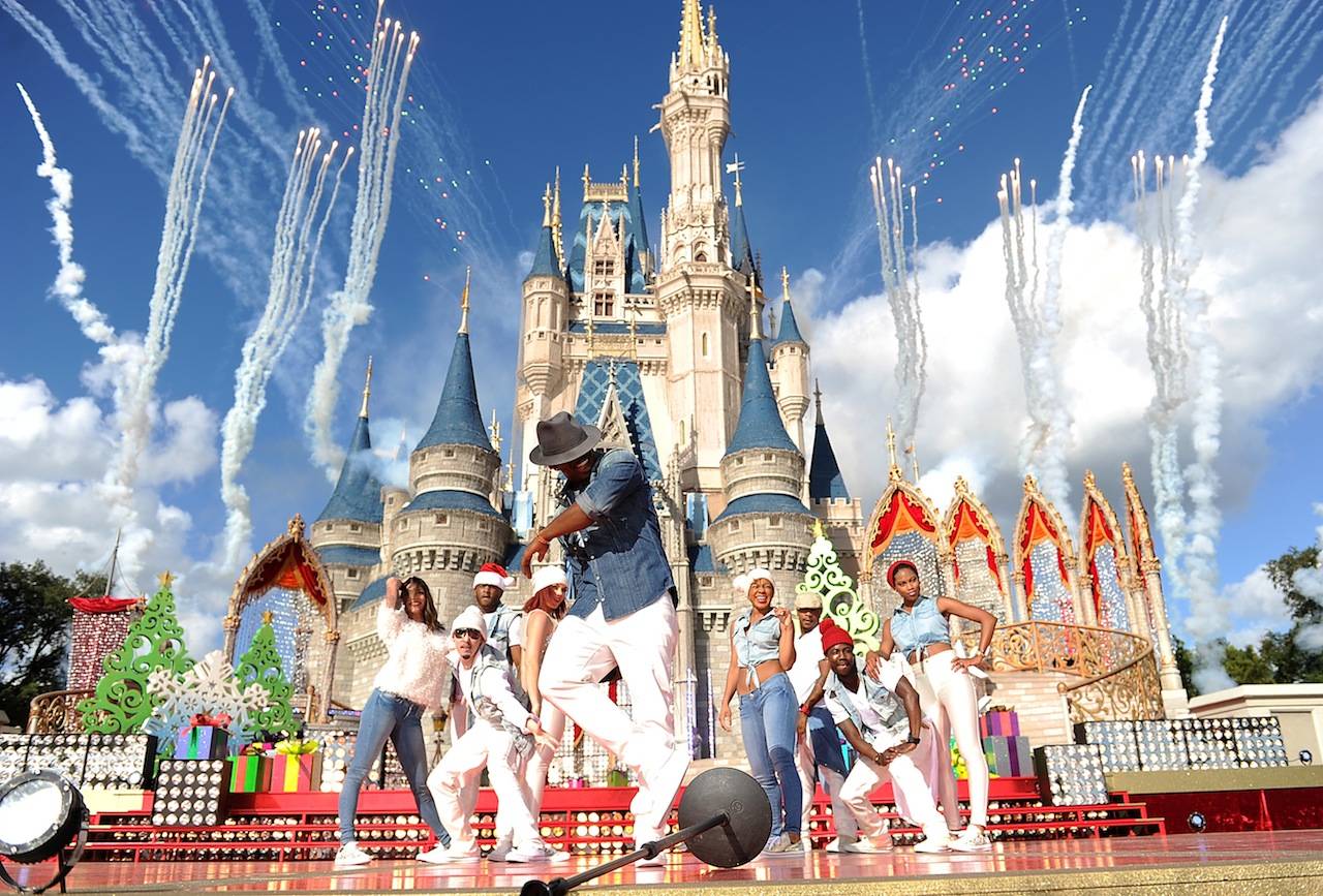 Disney Parks Christmas Day Parade Taping Photo 1 Of 6 Disney Parks Christmas Day Parade Taping Photo 1 Of 6