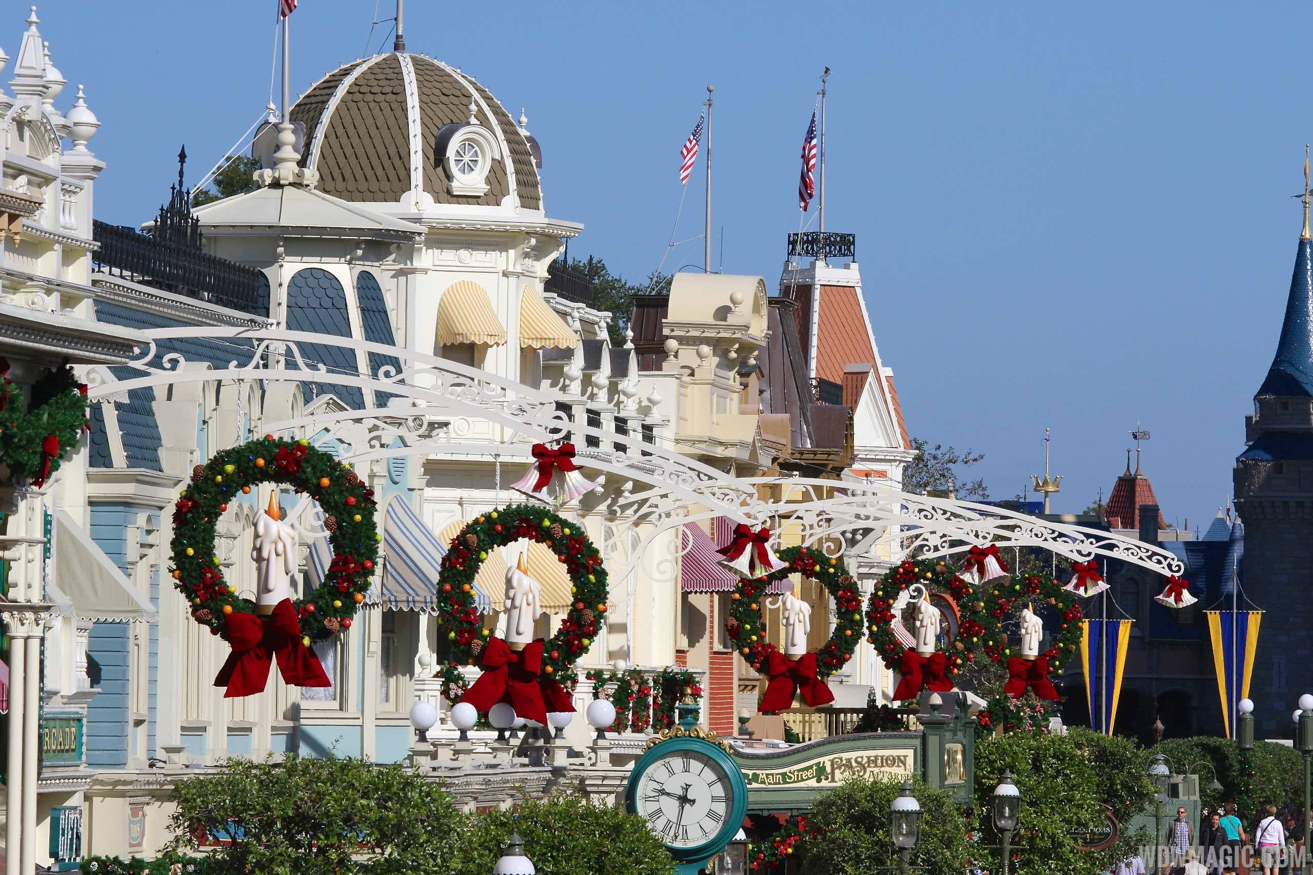 PHOTOS - First look at the new Main Street U.S.A. holiday wreaths