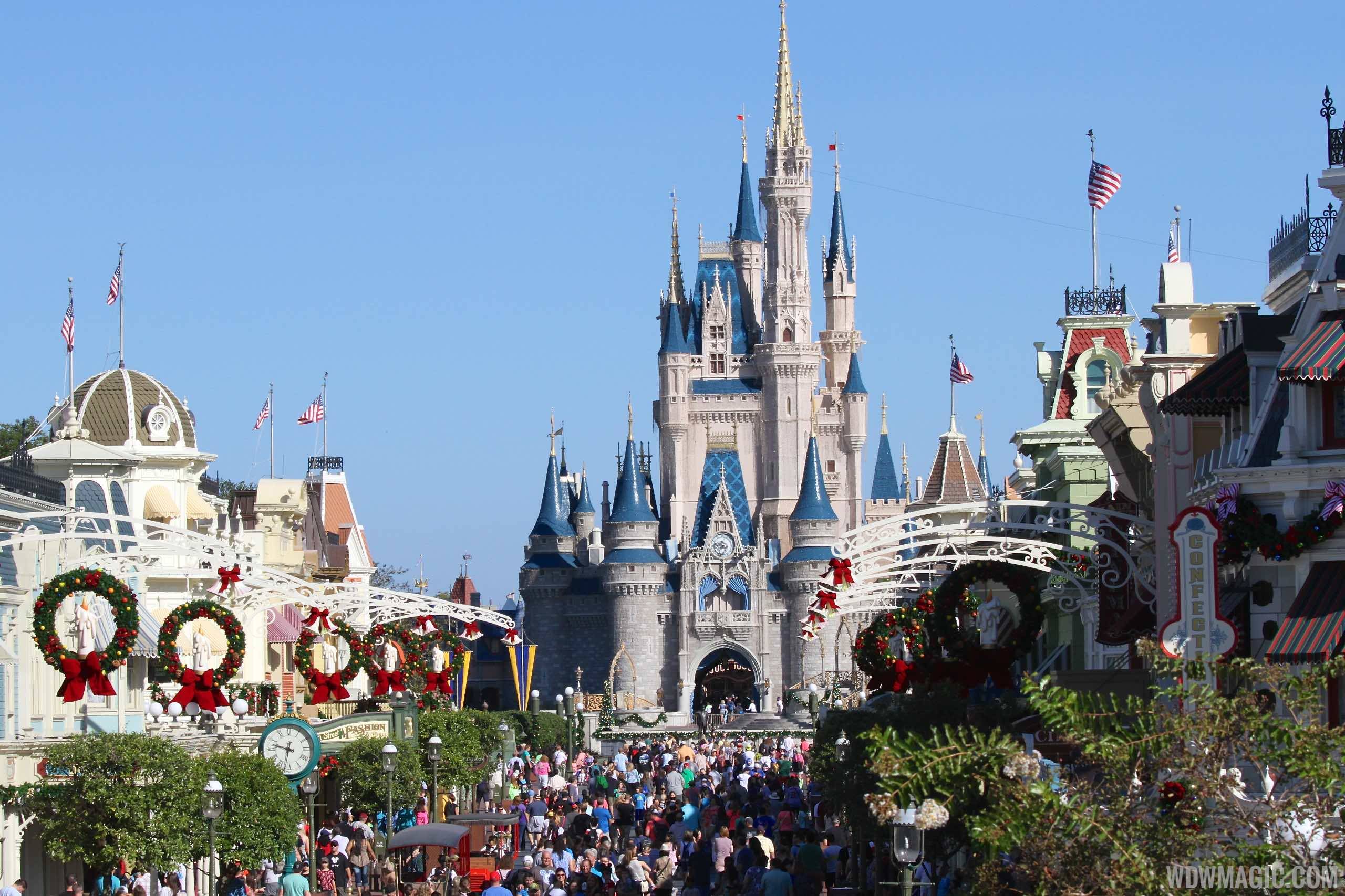 PHOTOS - First look at the new Main Street U.S.A. holiday wreaths