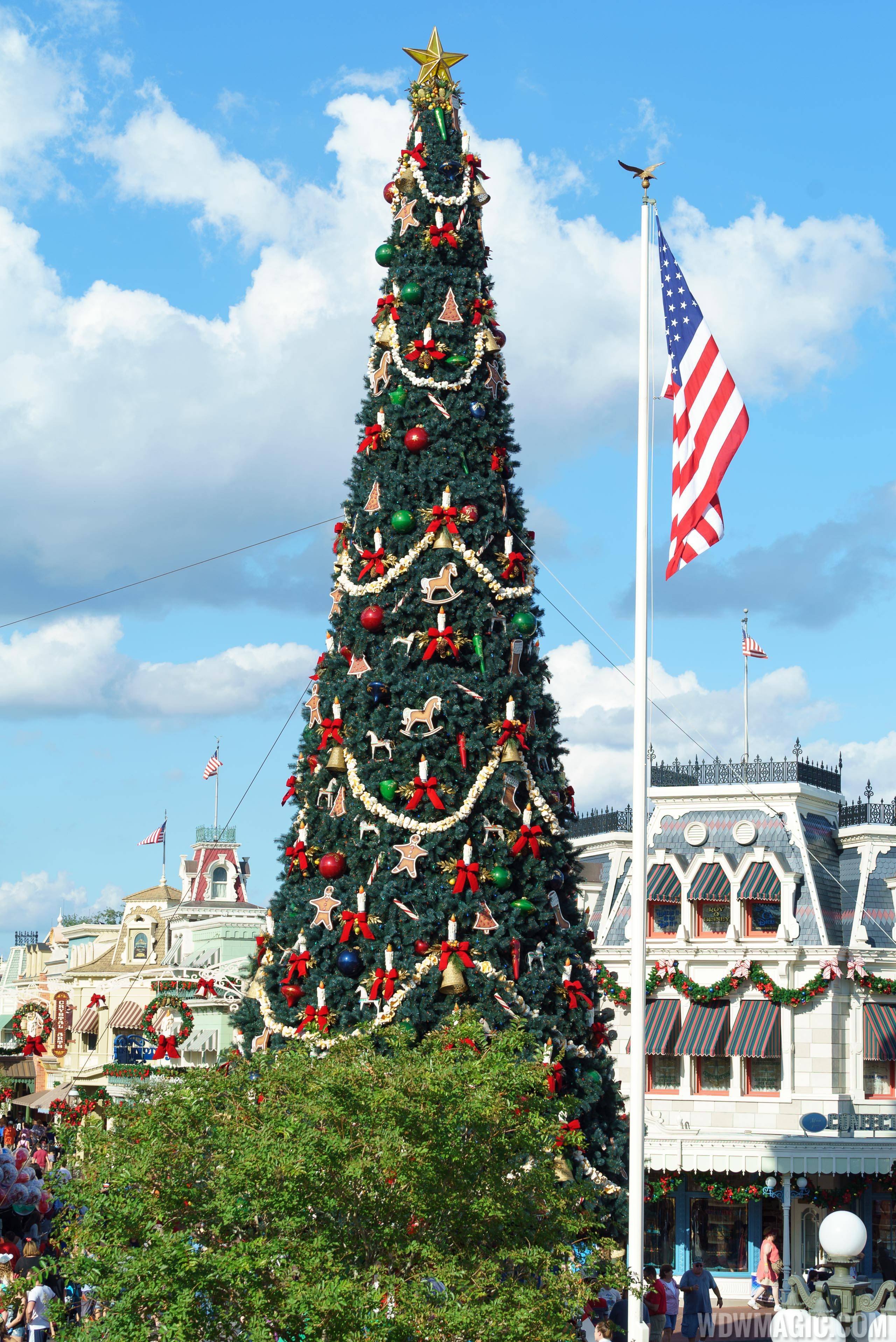 Christmas Holidays decorations at the Magic Kingdom 2017