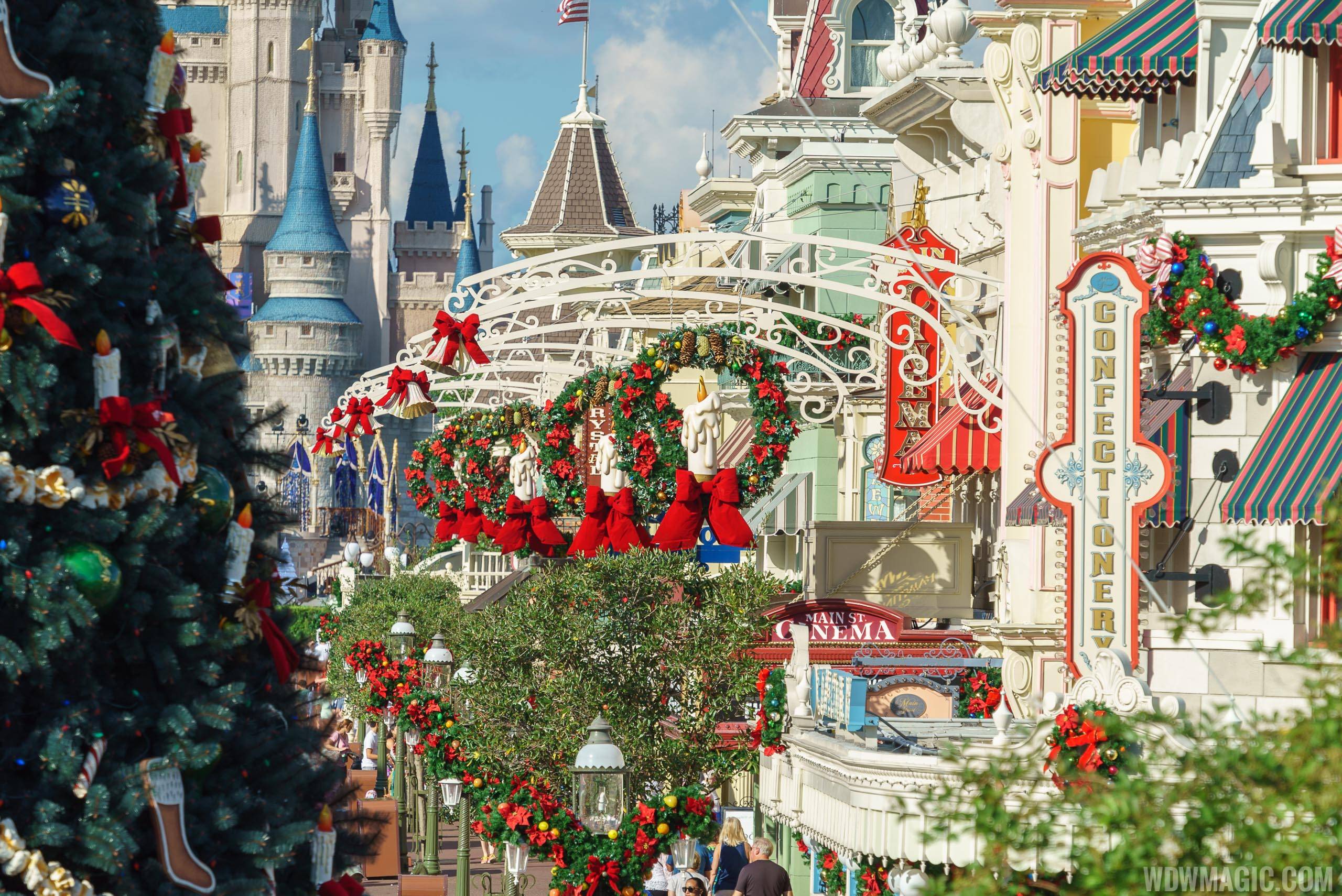 PHOTOS - The Magic Kingdom's 2017 Christmas Holiday decorations
