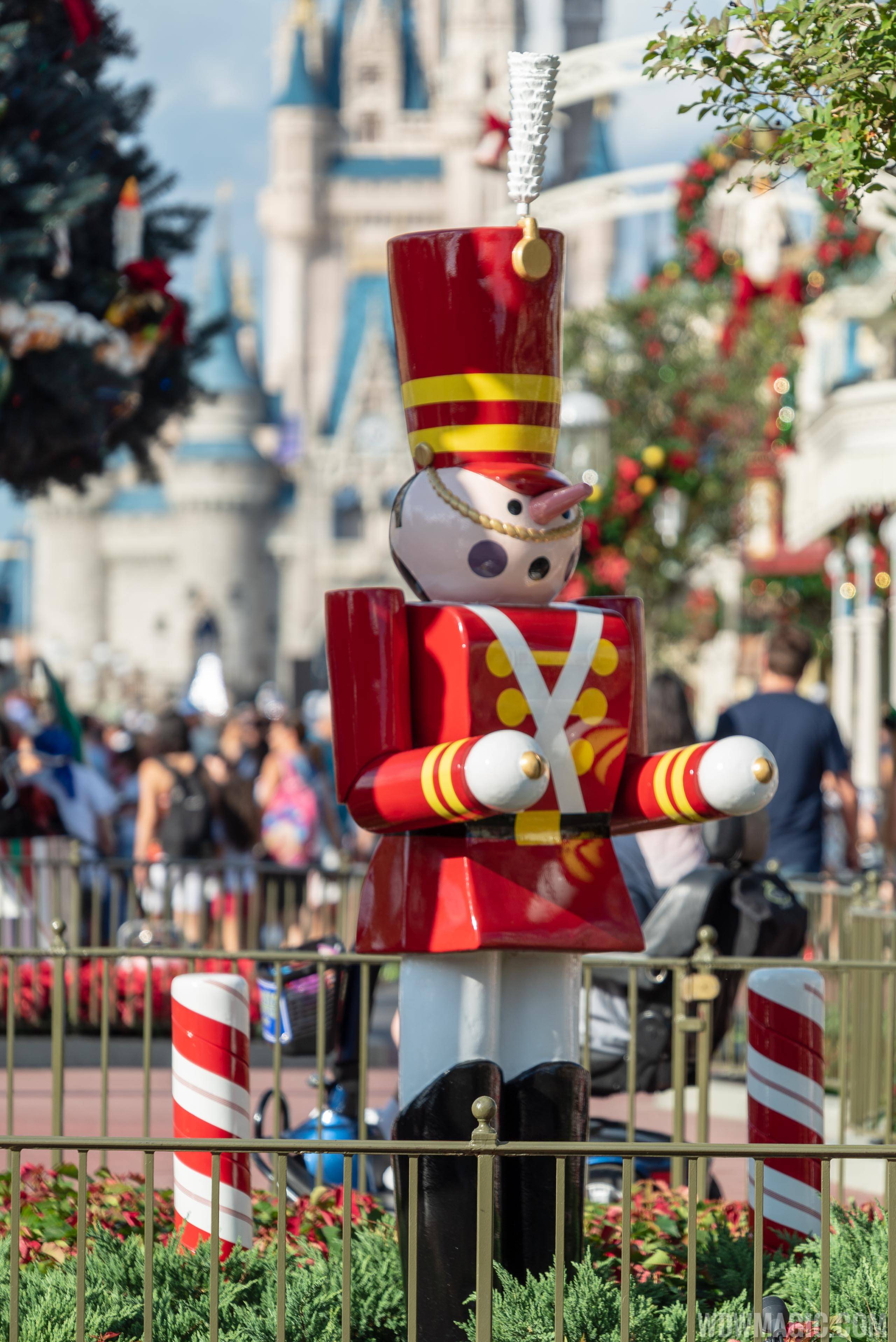 Christmas Holidays decorations at the Magic Kingdom 2018