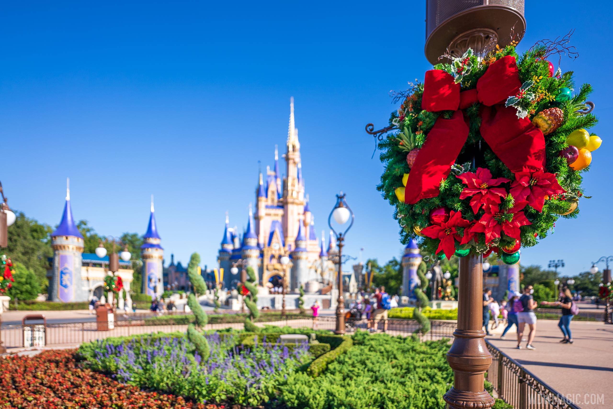 PHOTOS - Magic Kingdom now decorated for the holidays