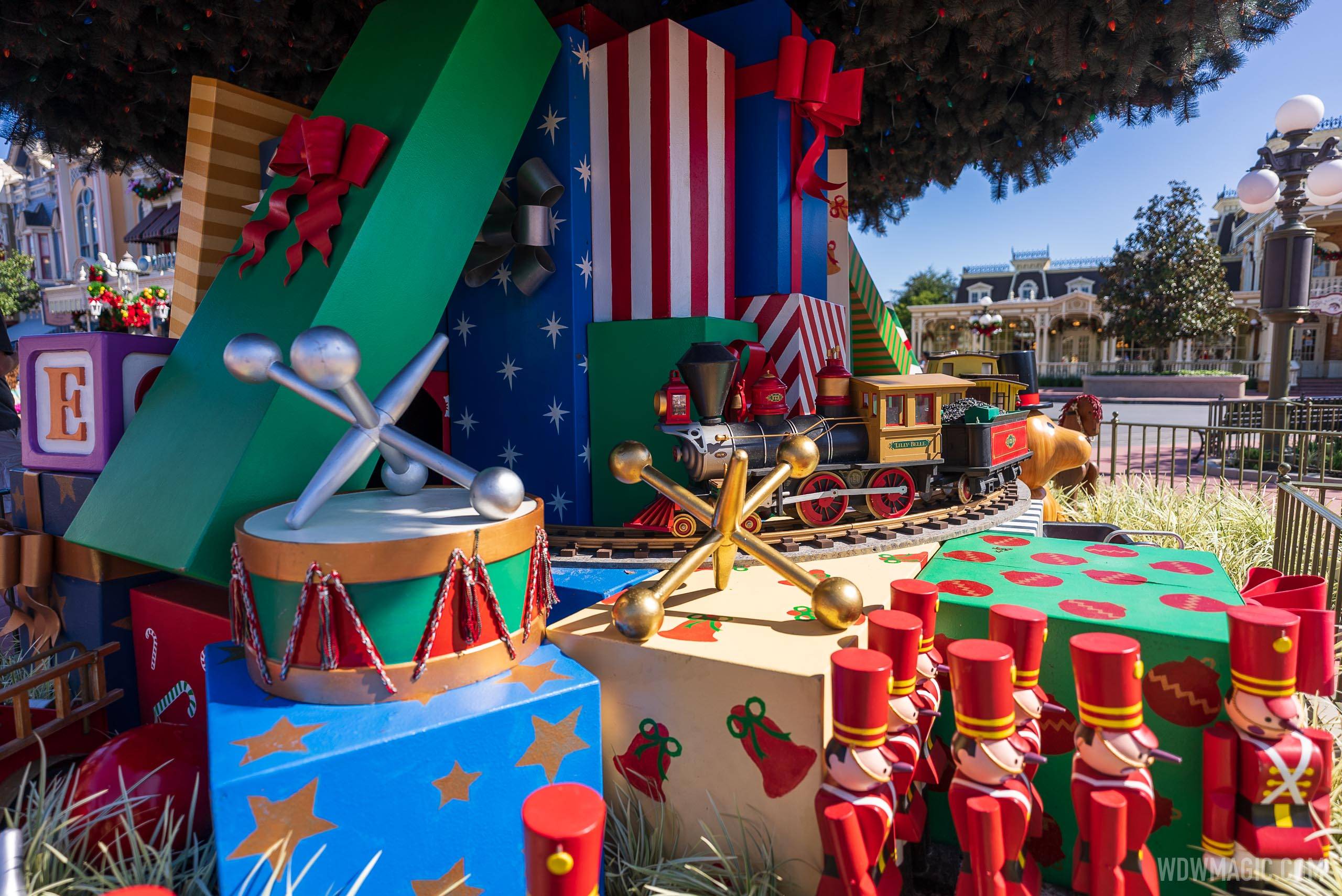 Magic Kingdom Christmas Holiday decorations 2020