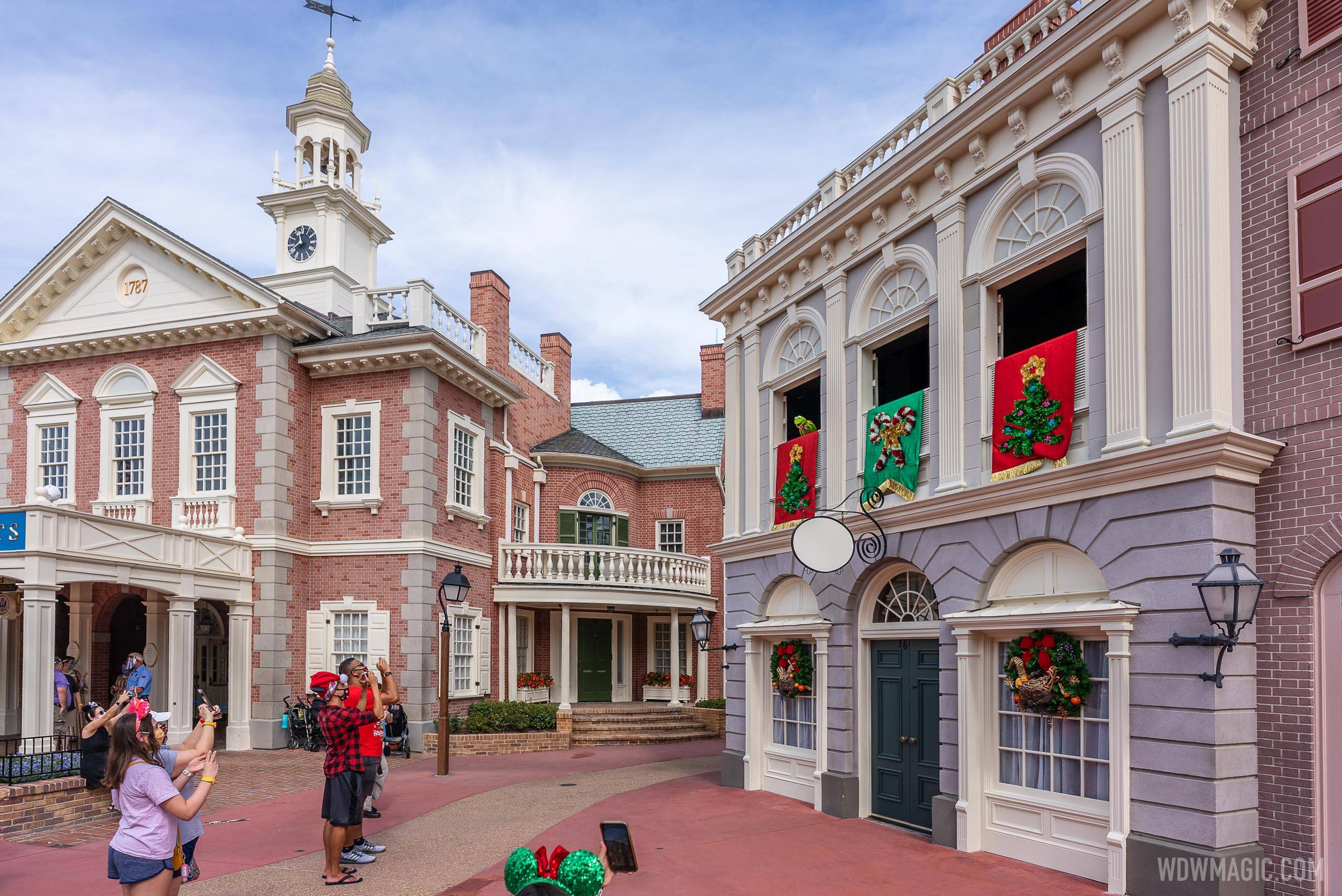 PHOTOS - Muppets return to the Magic Kingdom for the holidays
