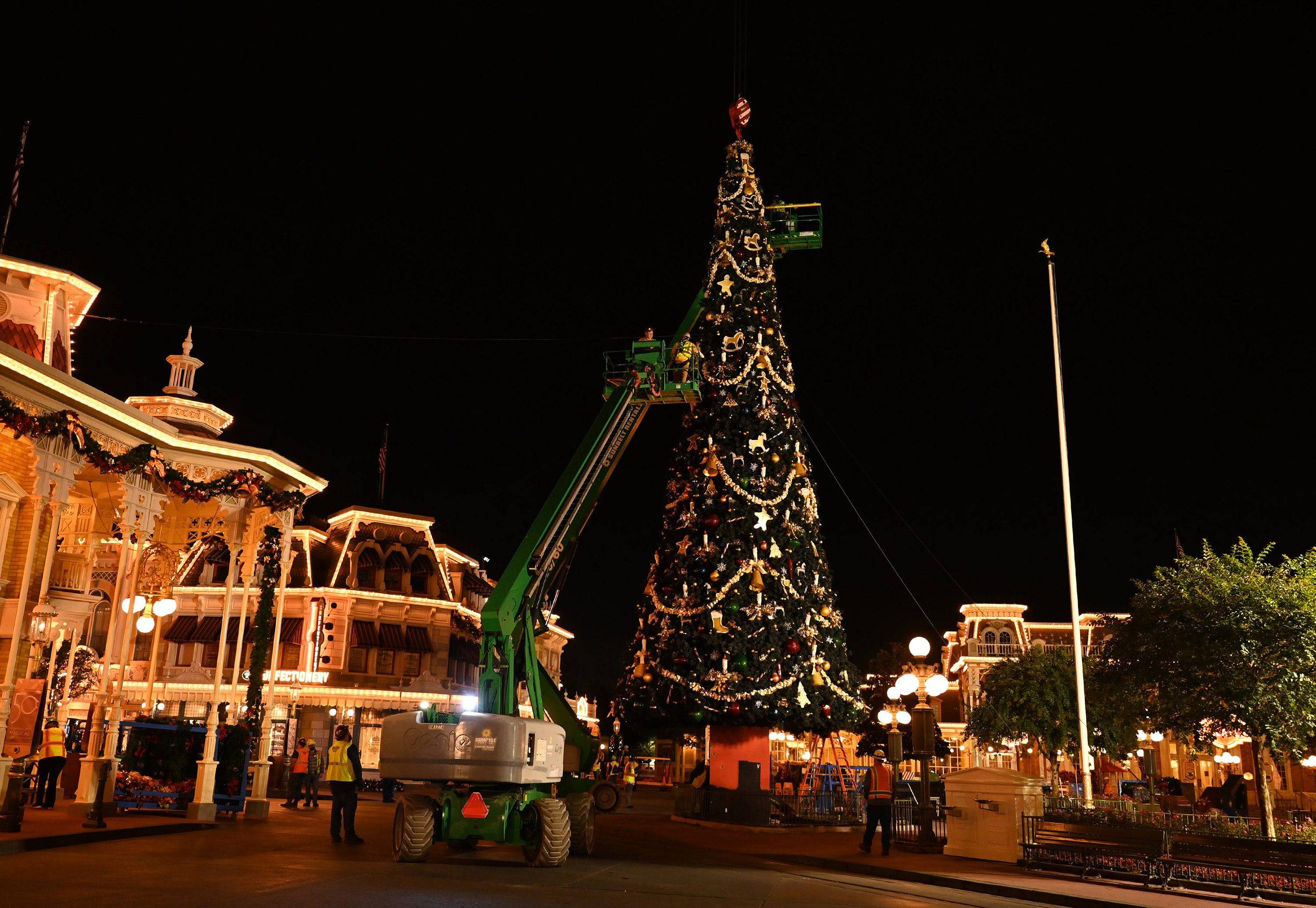 Magic Kingdom Christmas Tree overnight installation November 1 2021