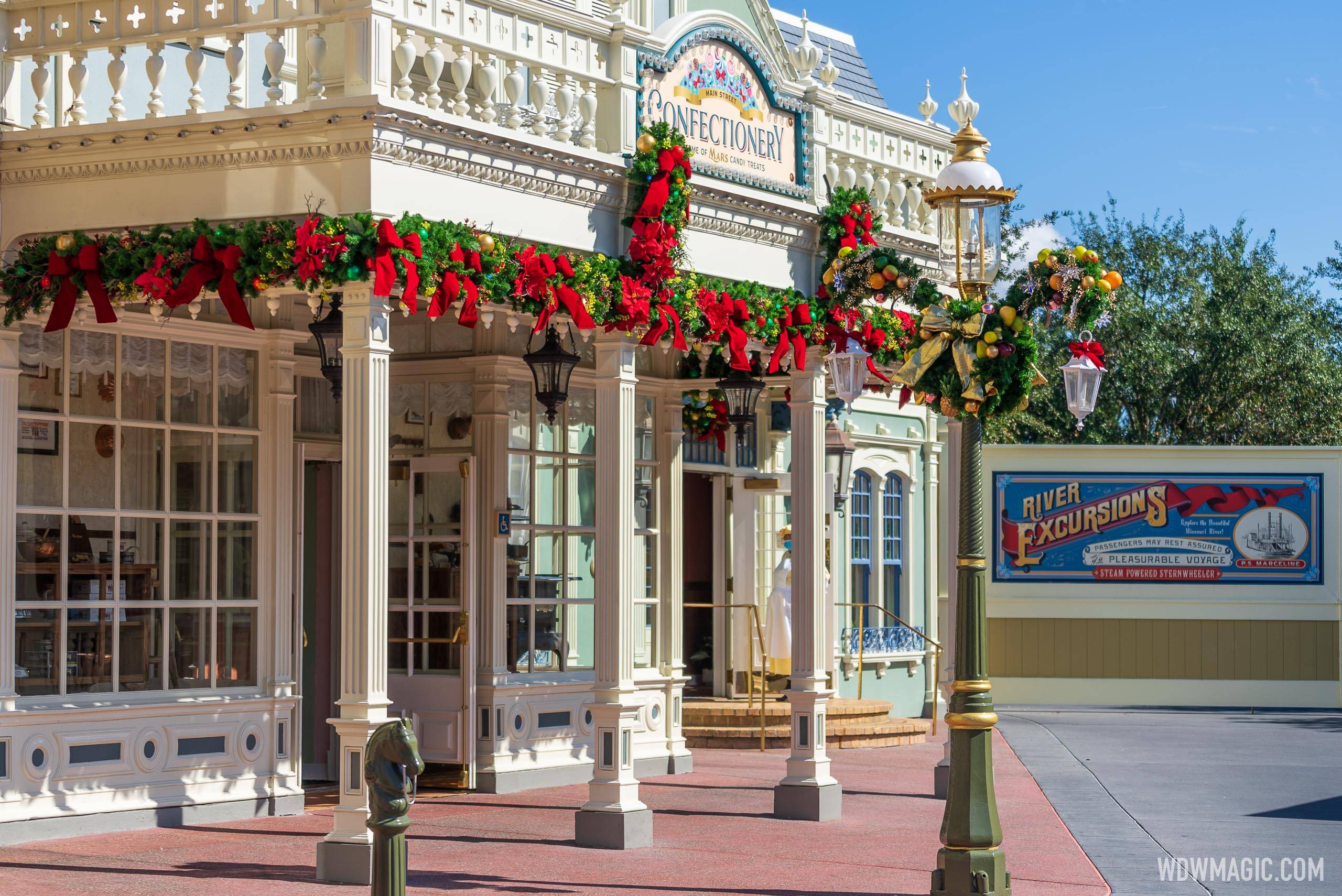 Magic Kingdom Christmas Holiday decorations 2021