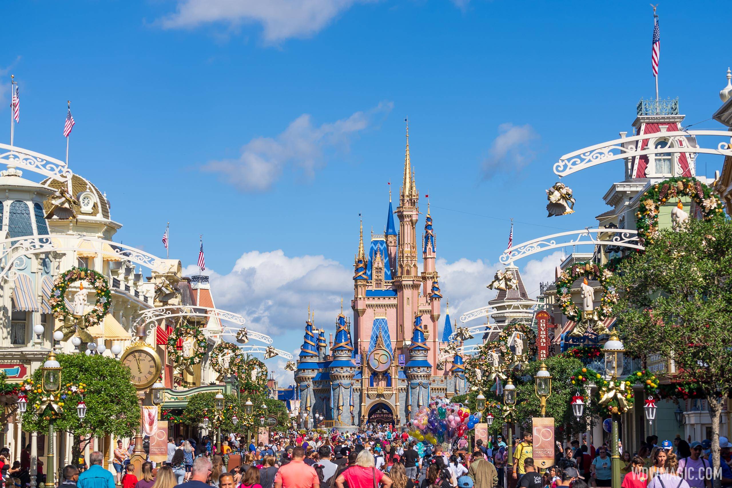 Watch a timelapse as Disney transforms the Magic Kingdom from halloween to the holidays overnight
