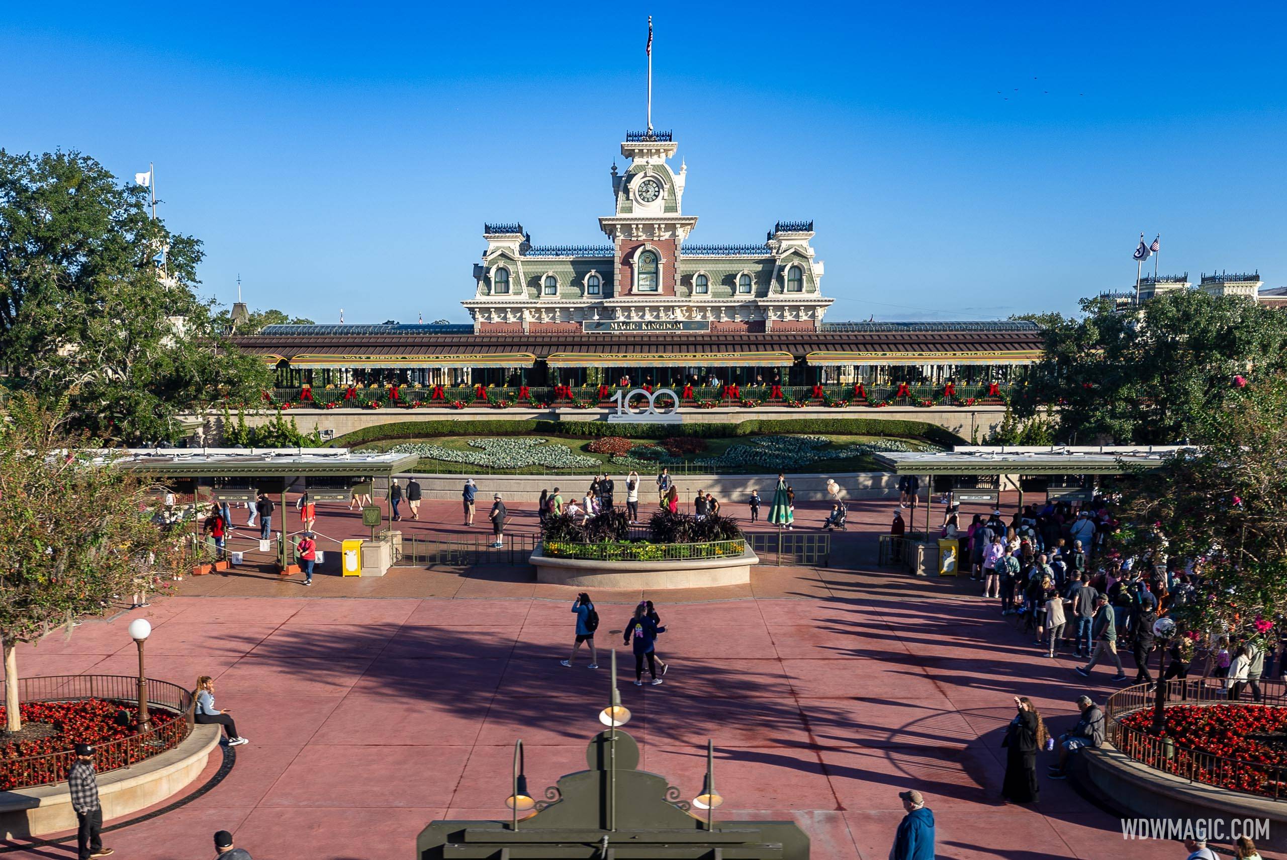 Colorful Walt Disney World Railroad in Magic Kingdom 1 Editorial Stock  Photo - Image of holidays, fairy: 144503248