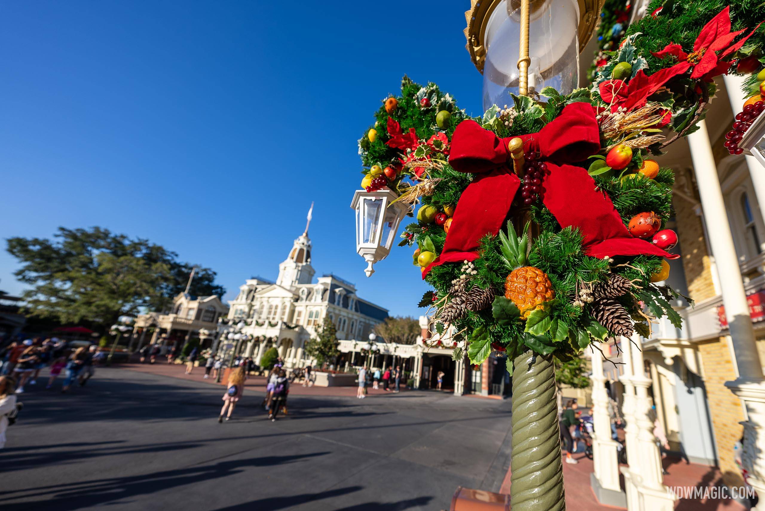 https://wdwmagic.twic.pics/ElementGalleryItems/events/Fullsize/Holidays-at-the-Magic-Kingdom_Full_53539.jpg?twic=v1/resize=750