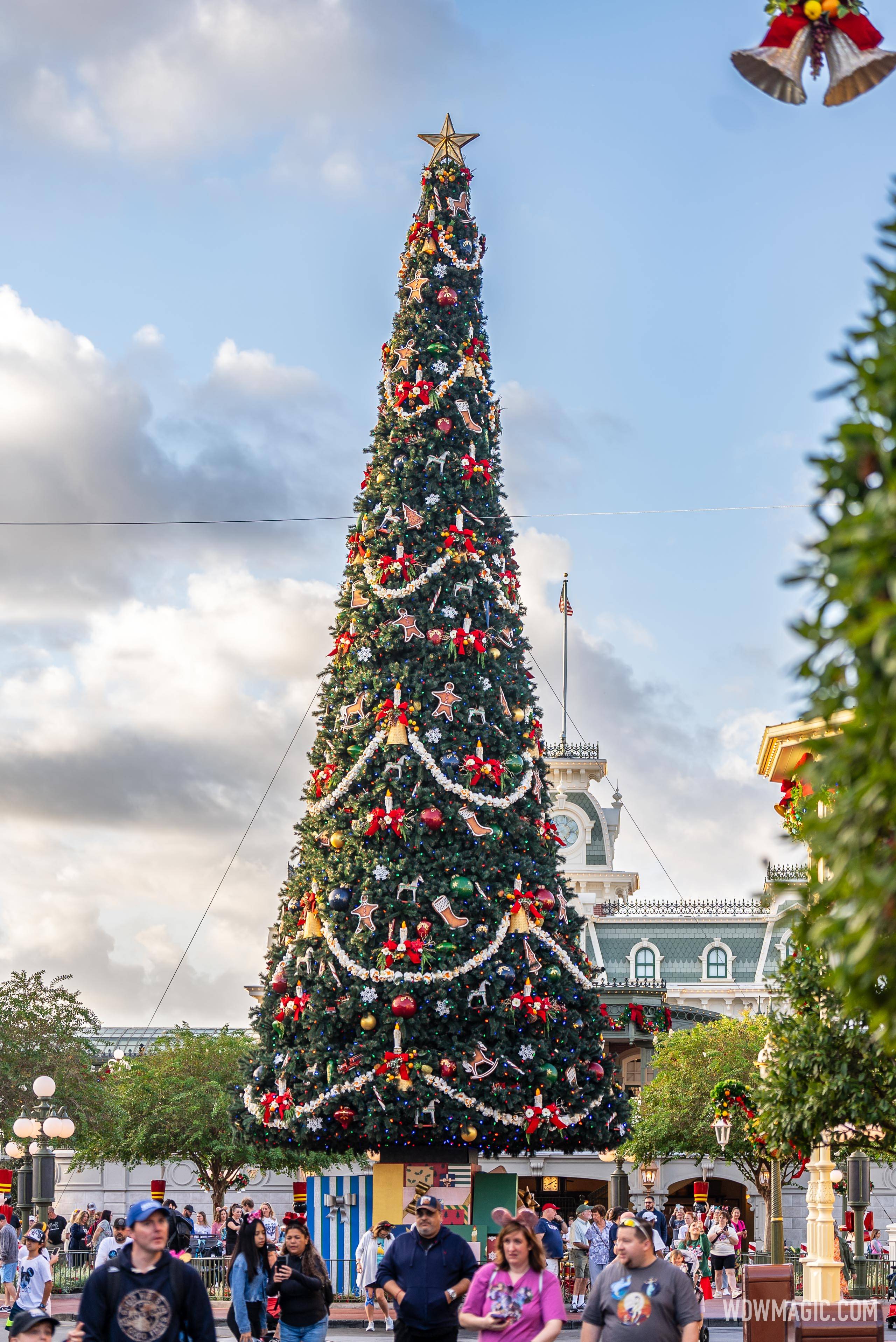Magic Kingdom Christmas Tree and holiday decorations