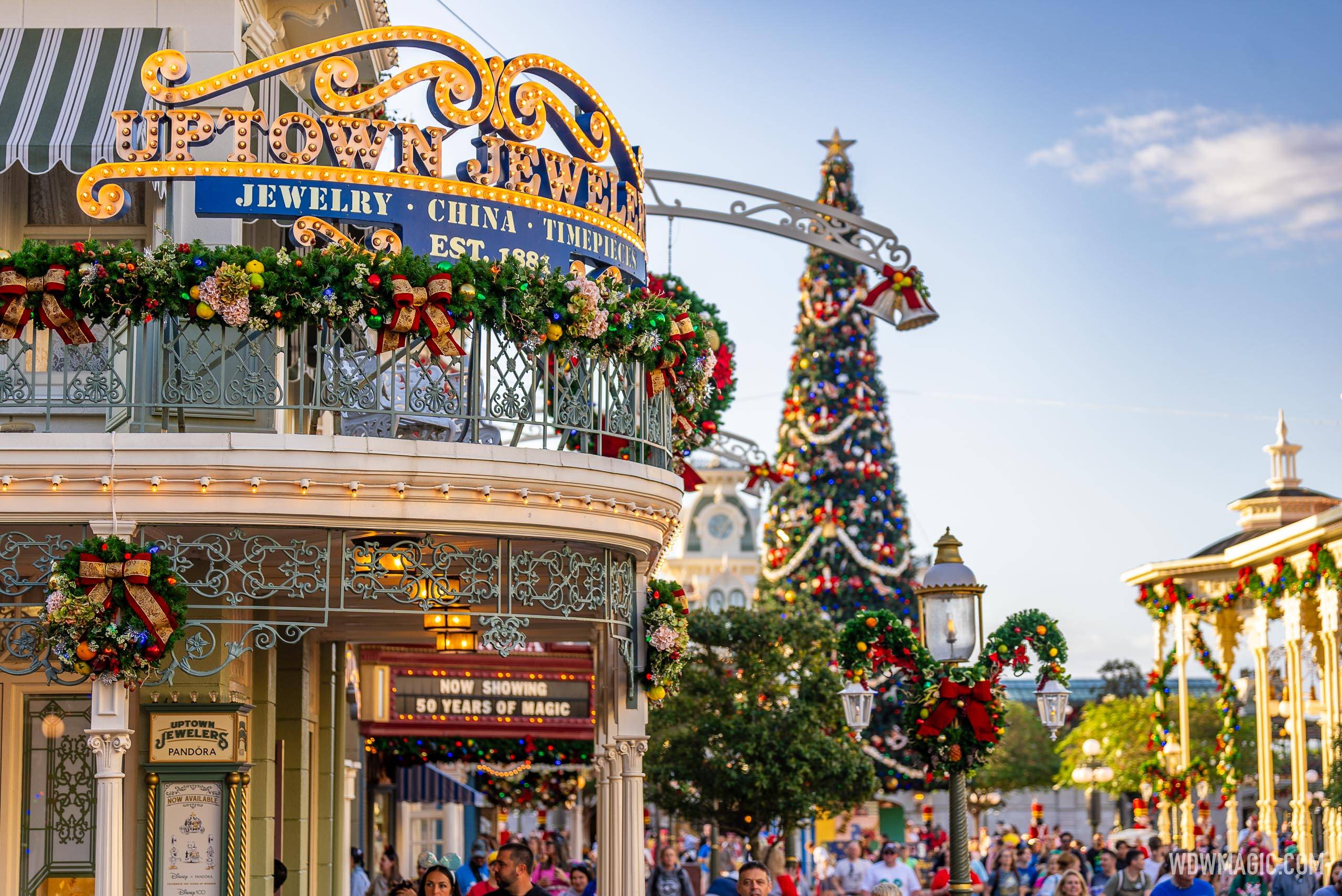 Holidays-at-the-Magic-Kingdom_Full_53566.jpg