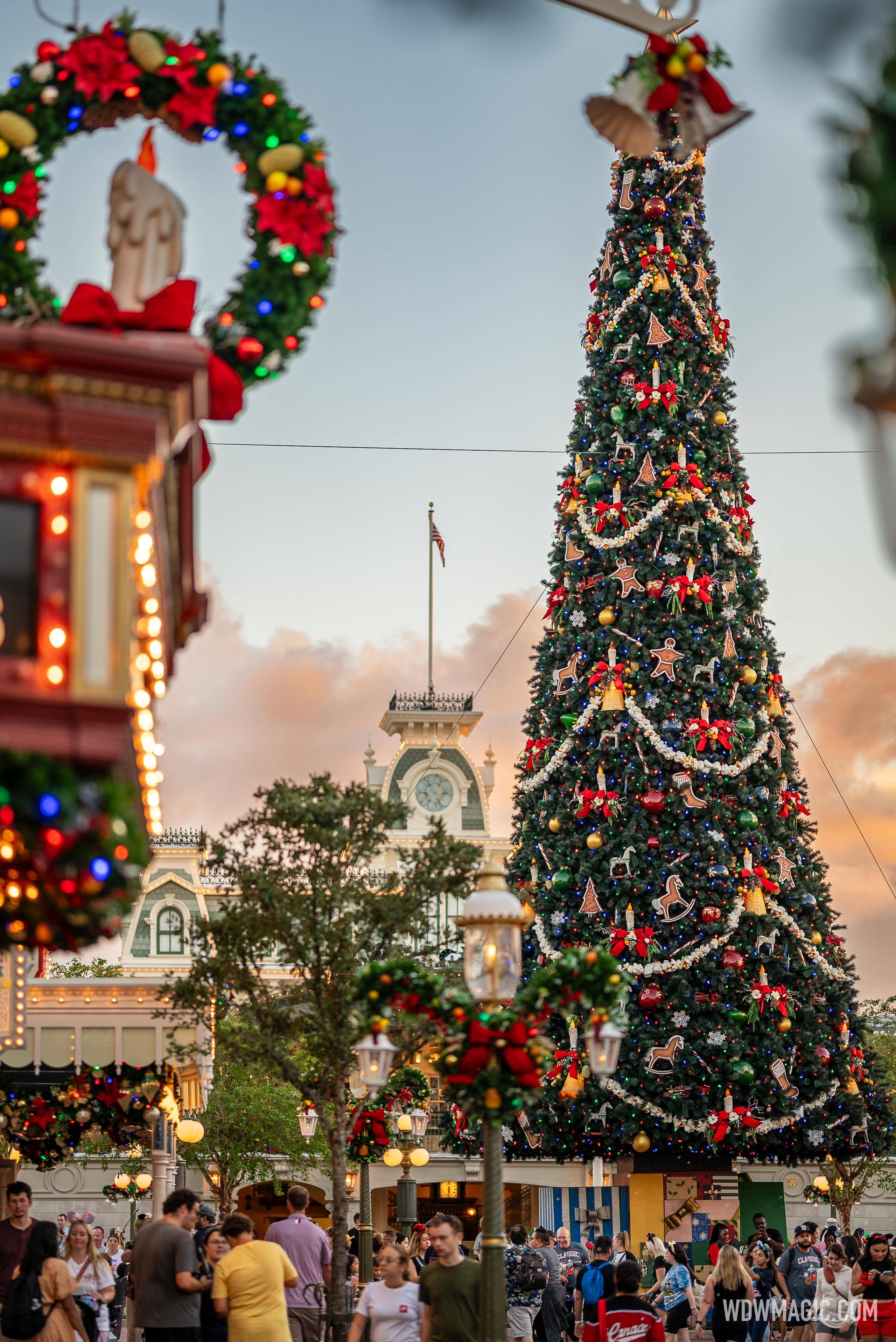 2024 Magic Kingdom Holiday Decor and Christmas Tree