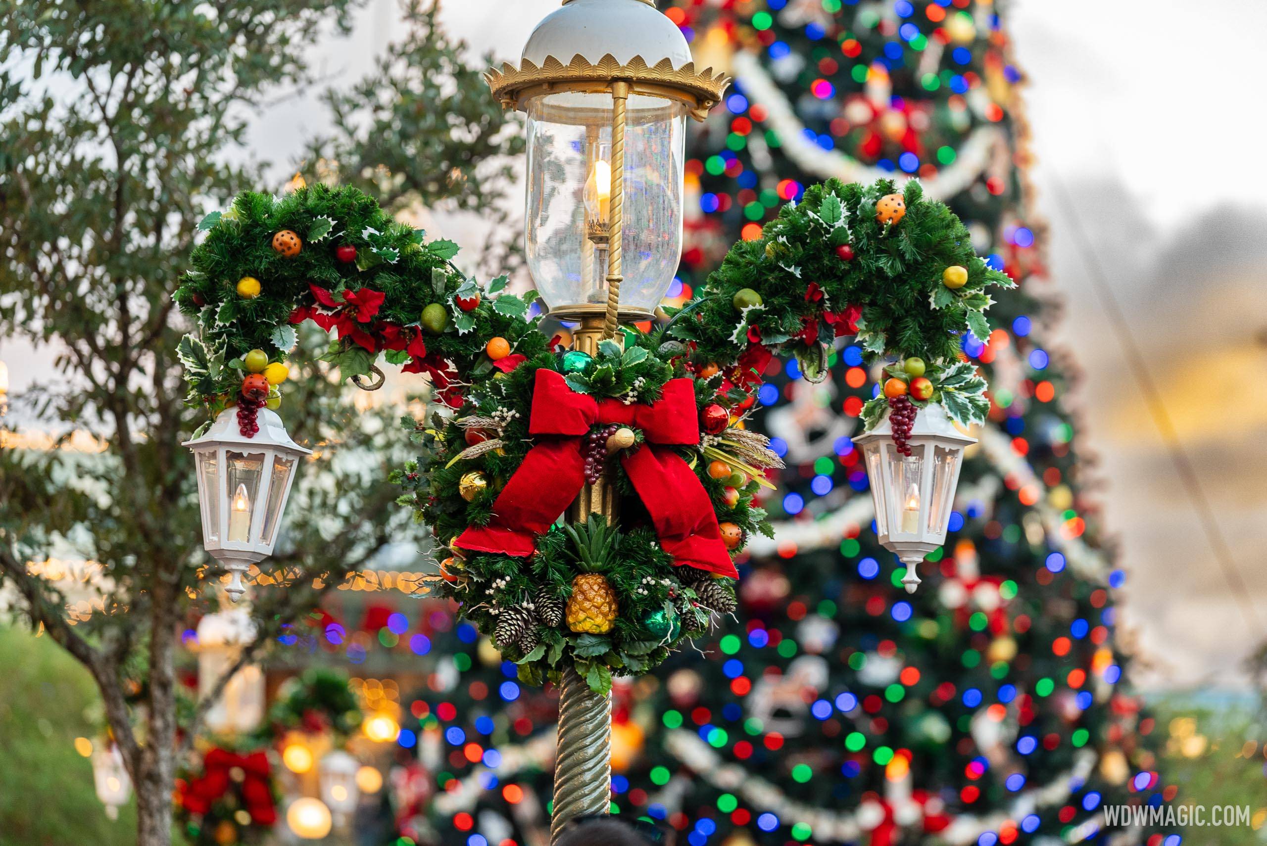 2024 Magic Kingdom Holiday Decor and Christmas Tree