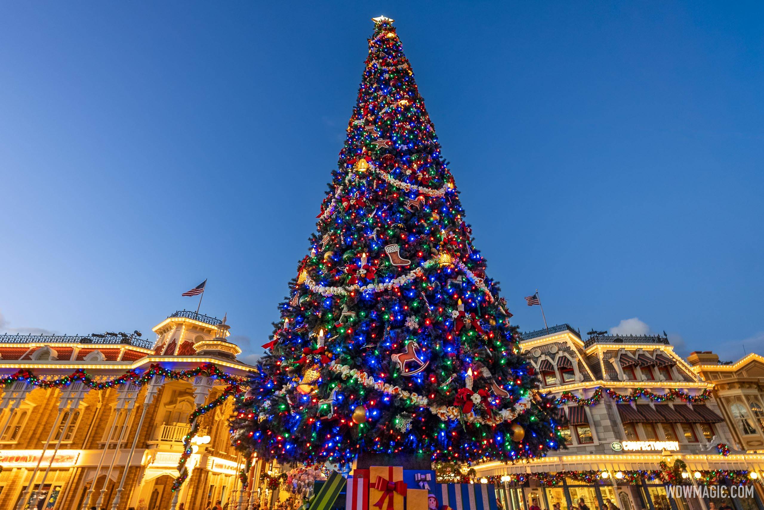 2024 Magic Kingdom Holiday Decor and Christmas Tree