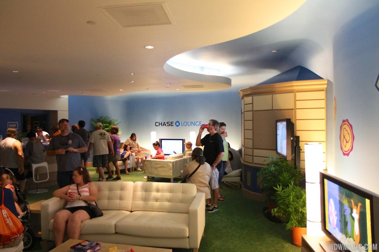 PHOTOS - Inside the Chase card holder lounge at Epcot