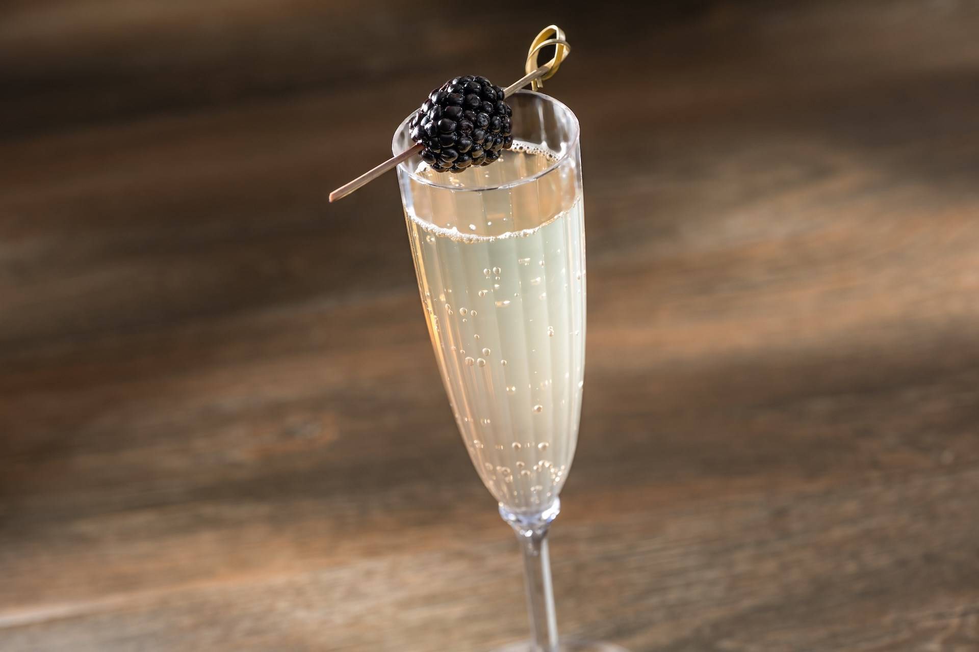Sparkling Cucumber Gin Cocktail Fords Gin Blackberry Brandy Cucumber Syrup Minut