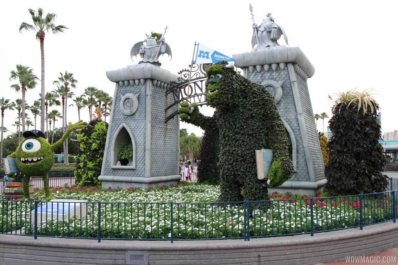 Monsters University Homecoming - Park entrance topiary