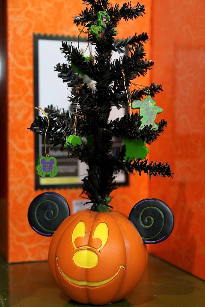 PHOTOS - A look at the 2011 Halloween merchandise