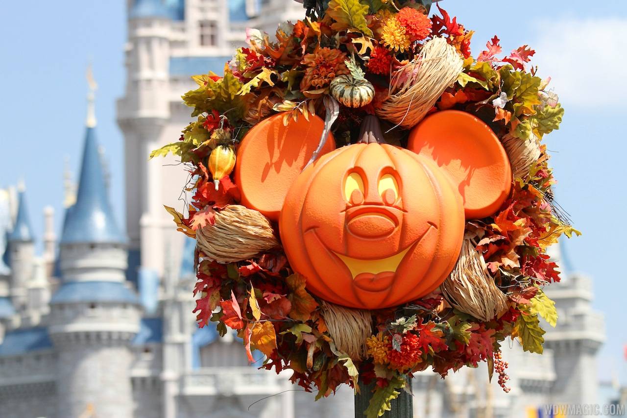 Magic Kingdom's 2013 Halloween decorations - Mickey Pumpkin heads