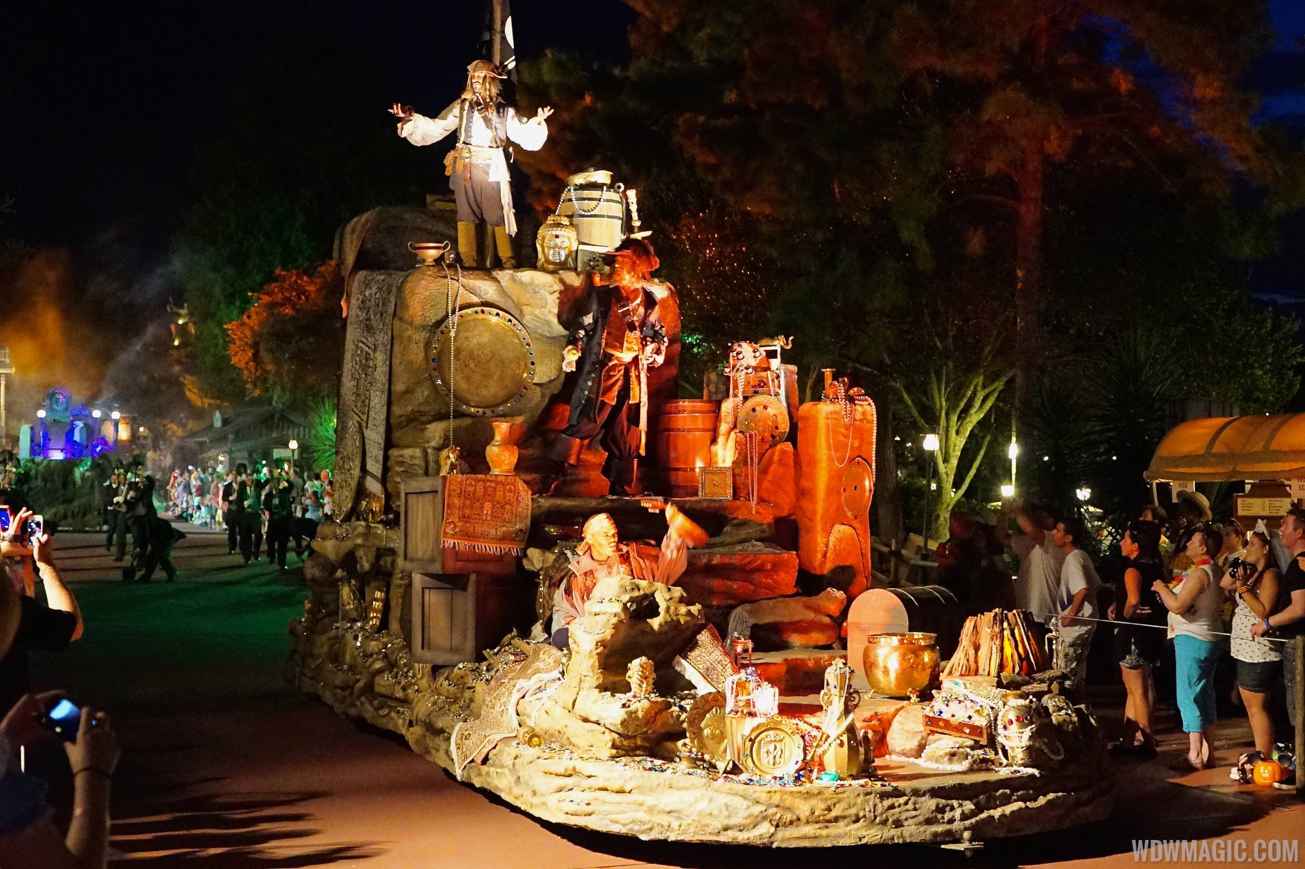 Boo To You Parade - Pirates of the Caribbean unit