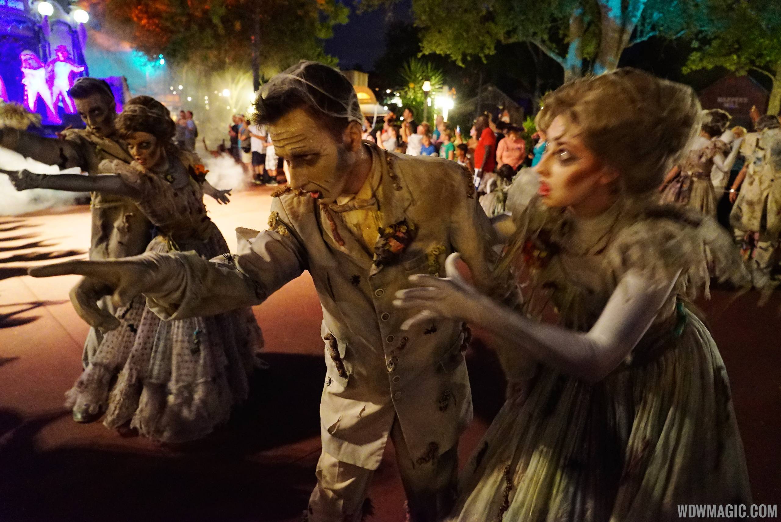Boo To You Parade - Haunted Mansion unit