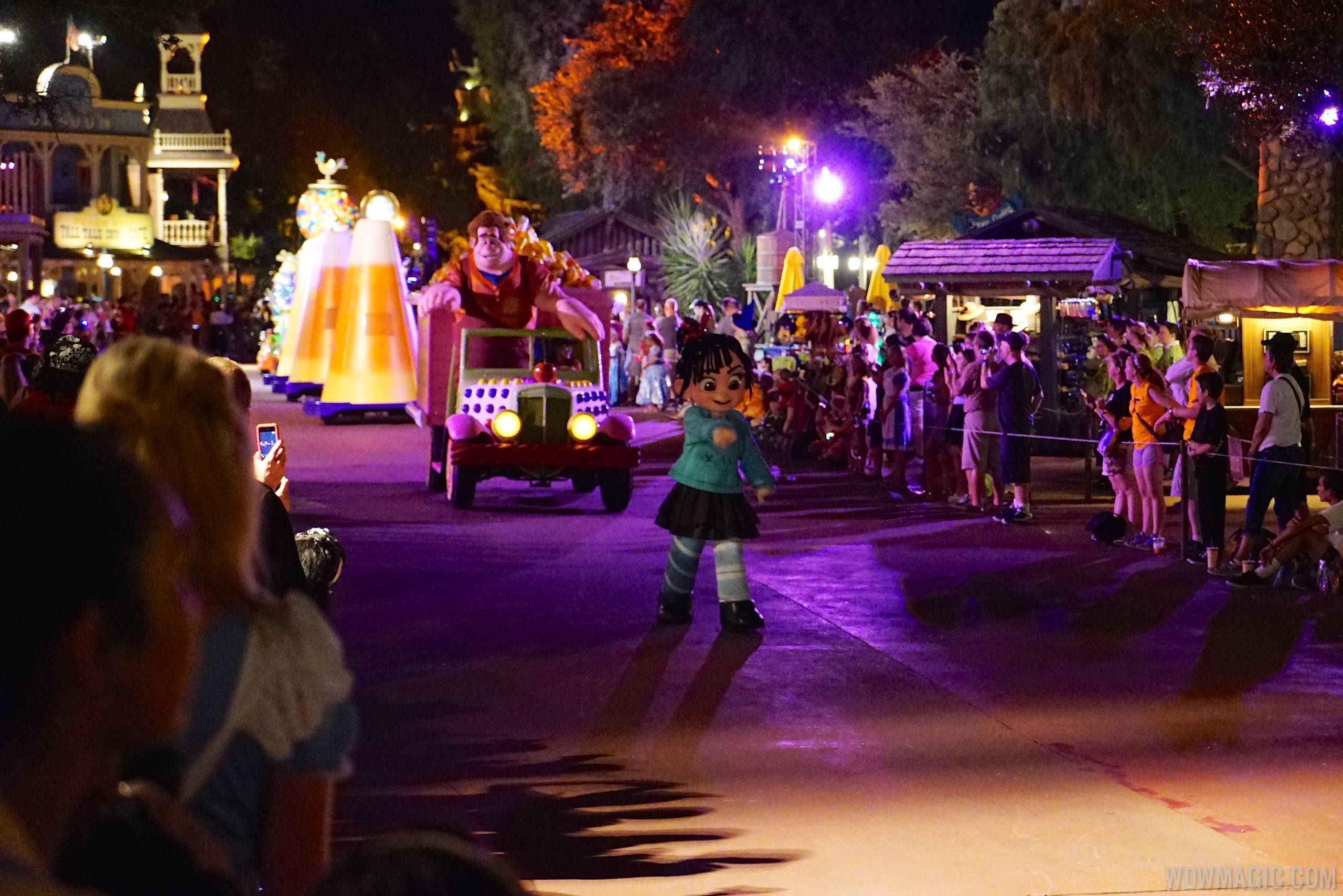PHOTO GALLERY - Mickey's Not-So-Scary Halloween Party
