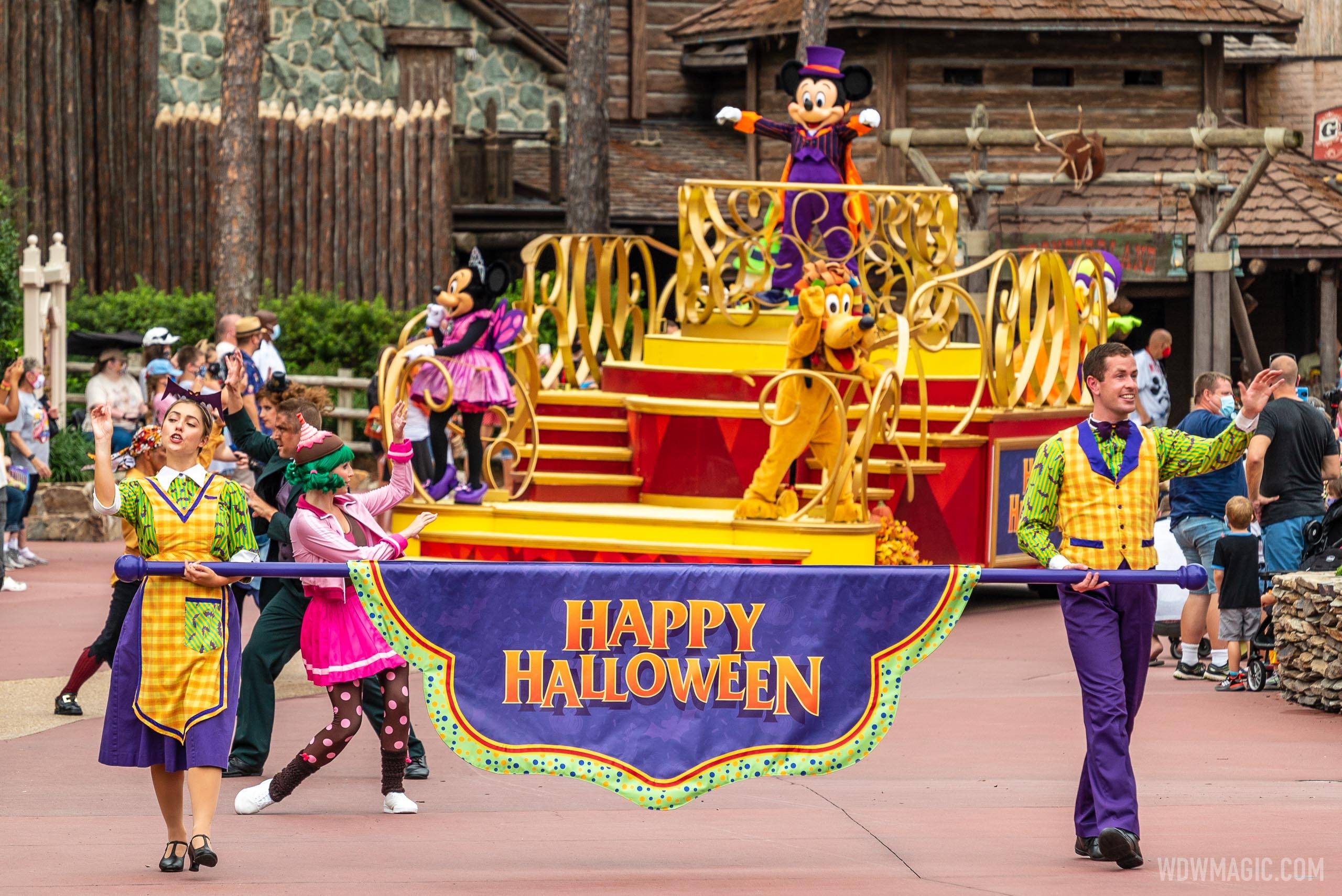 Mickey's Happy Halloween cavalcade