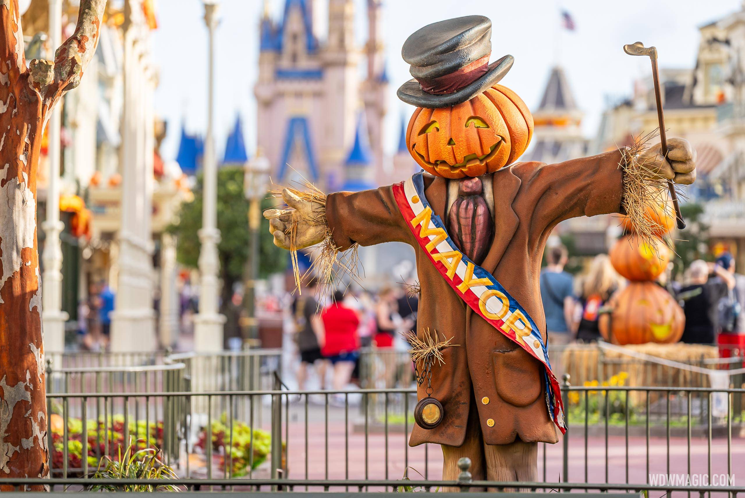 Magic Kingdom Fall Halloween decorations installation 2024