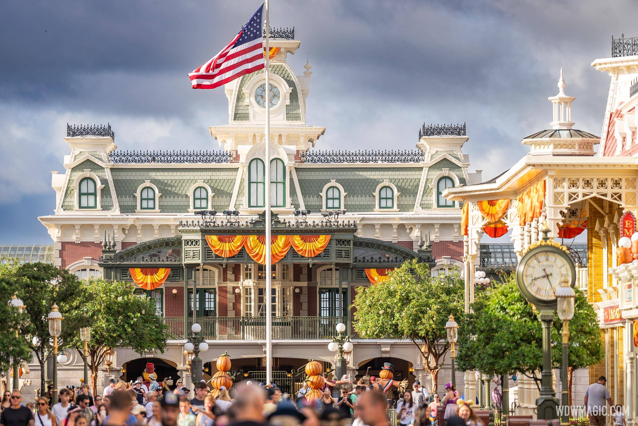 Magic Kingdom Fall Halloween decorations installation 2024