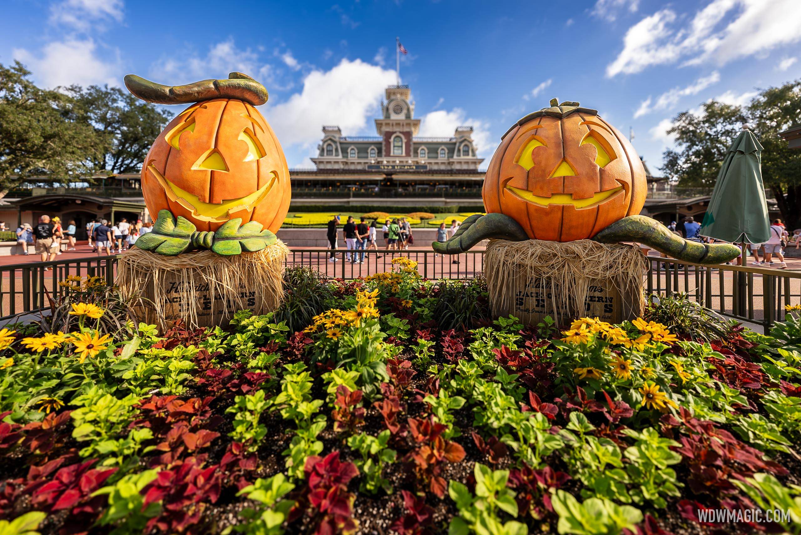 Magic Kingdom Fall Halloween decorations installation 2024