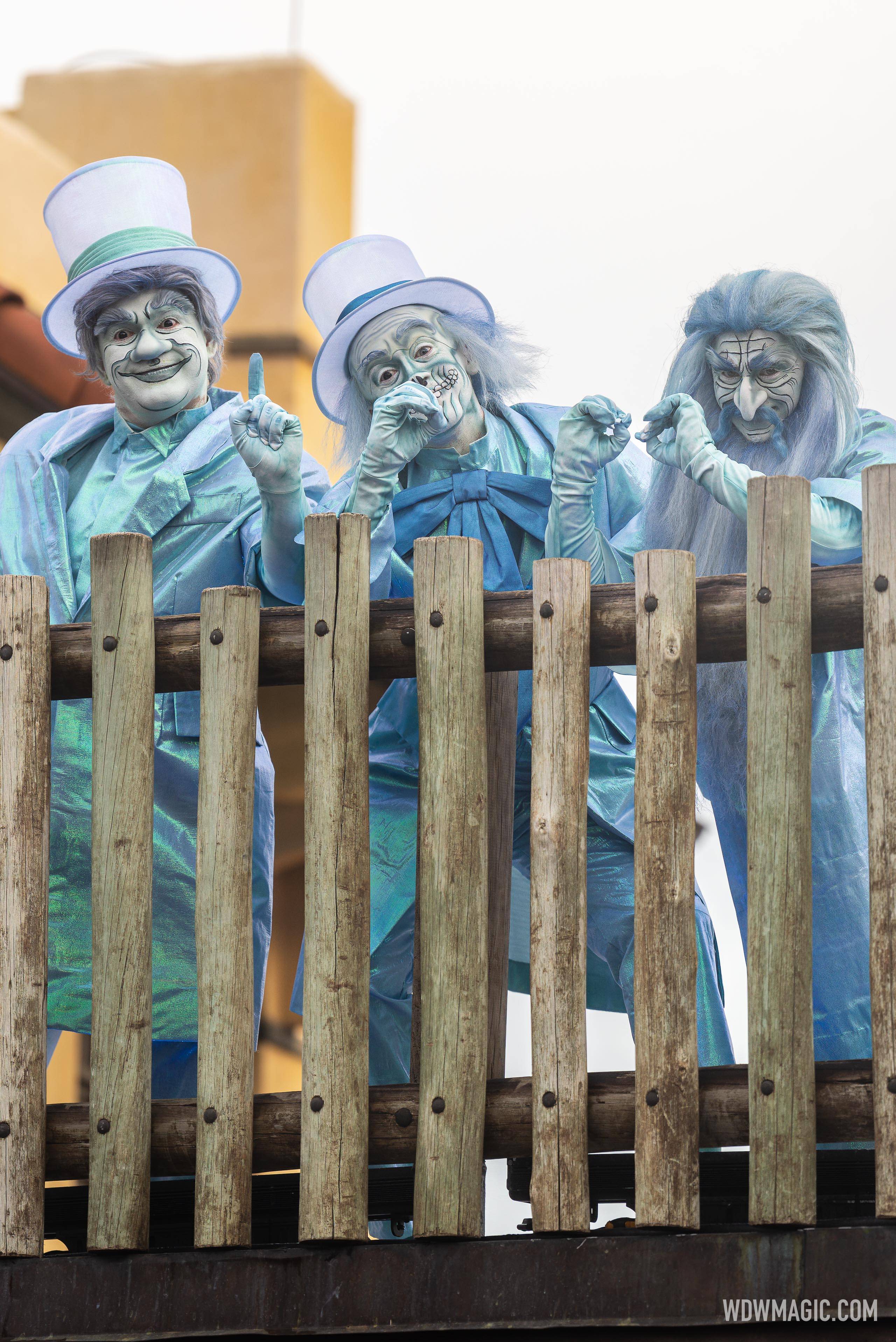 Hitchhiking Ghosts at Mickey's Not-So-Scary Halloween Party