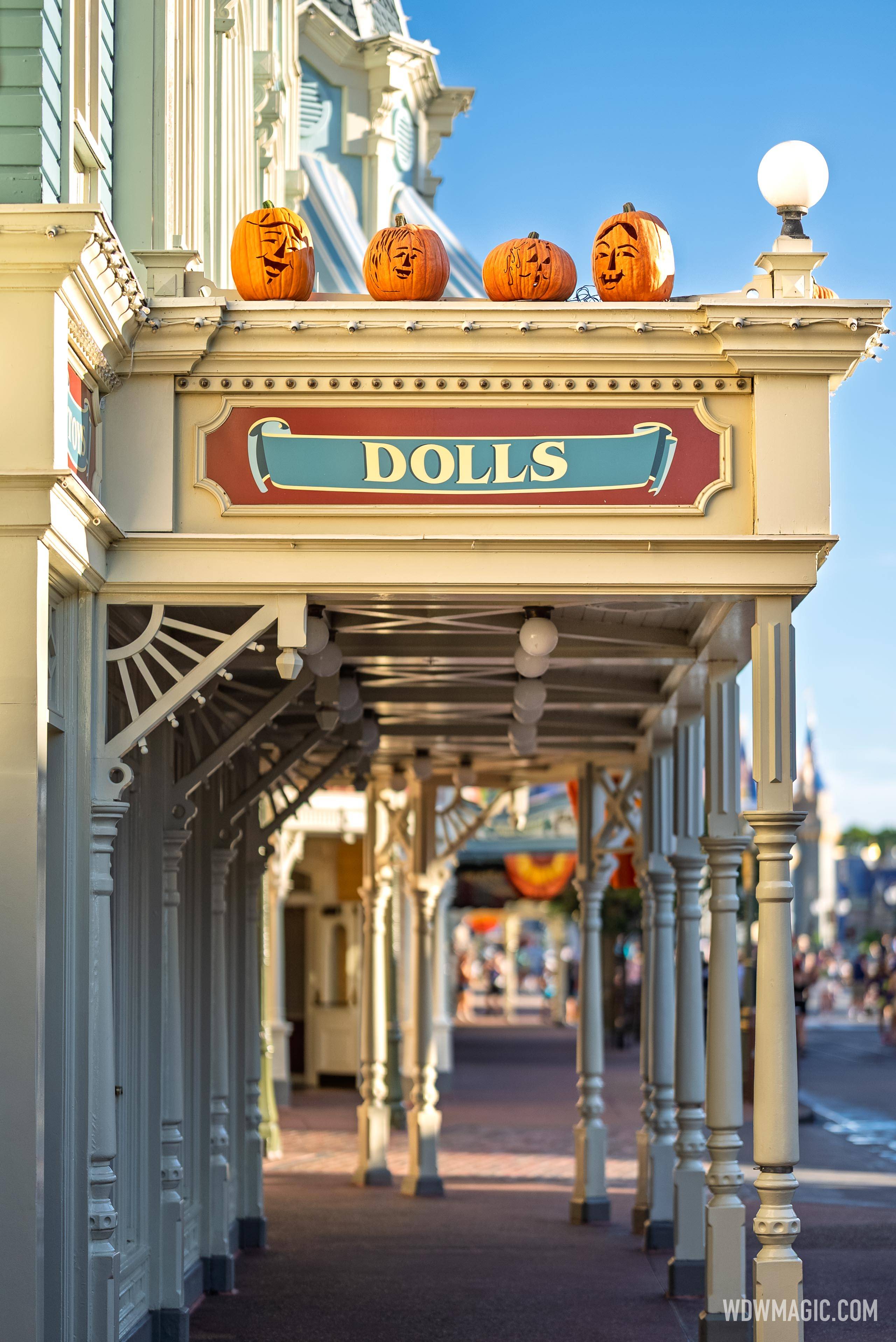 2025 Magic Kingdom Fall Halloween Decor Installation