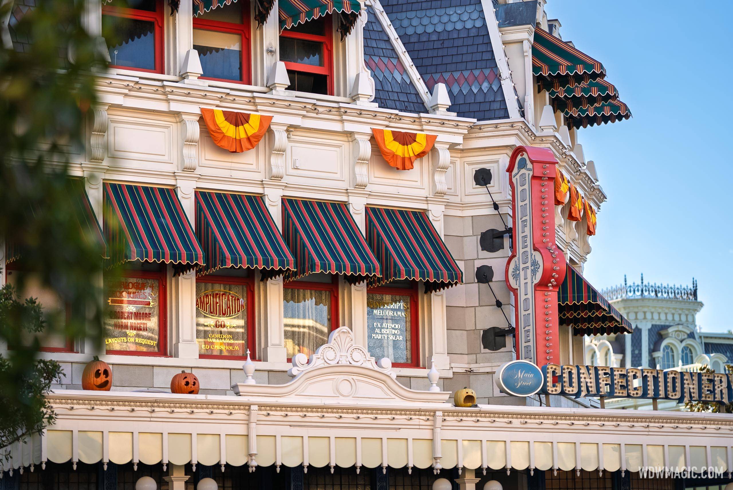 2025 Magic Kingdom Fall Halloween Decor Installation