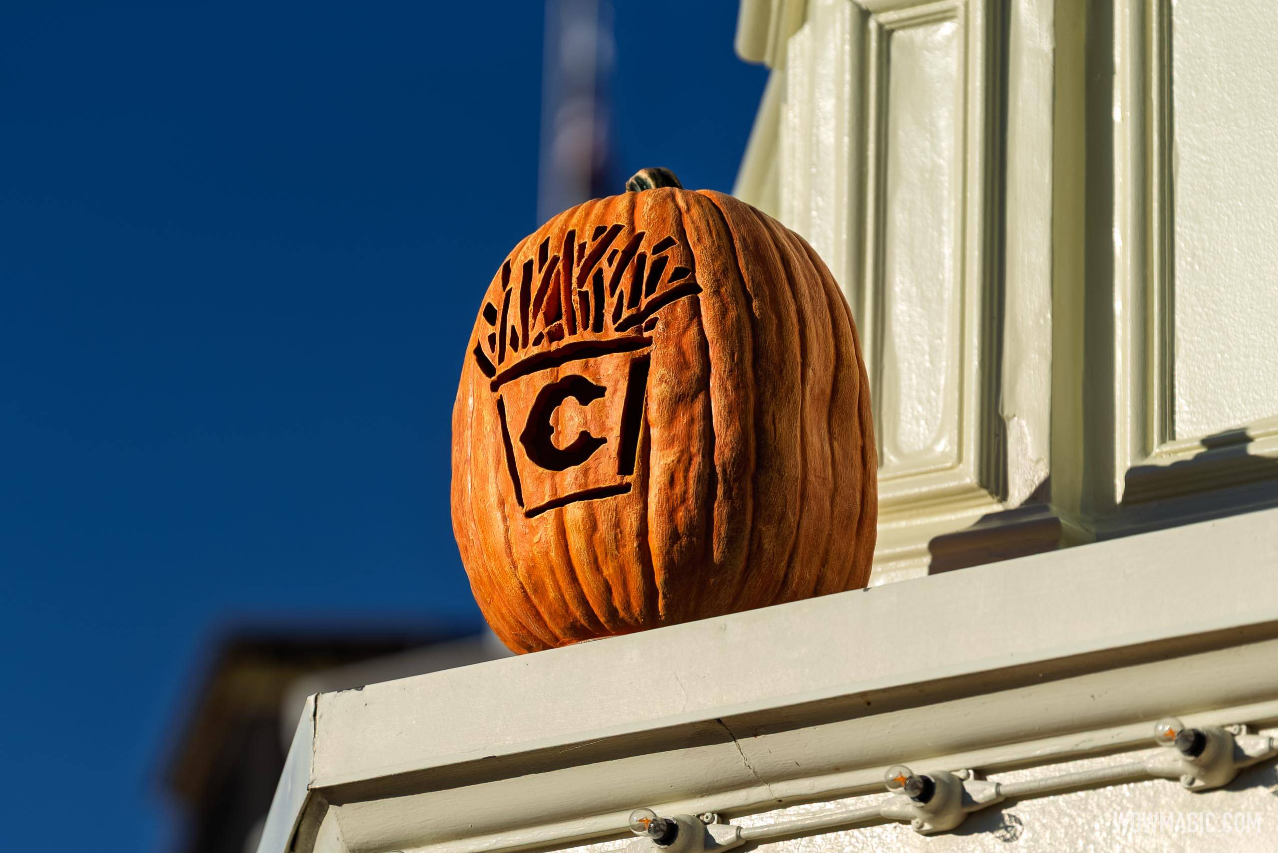 2025 Magic Kingdom Fall Halloween Decor Installation
