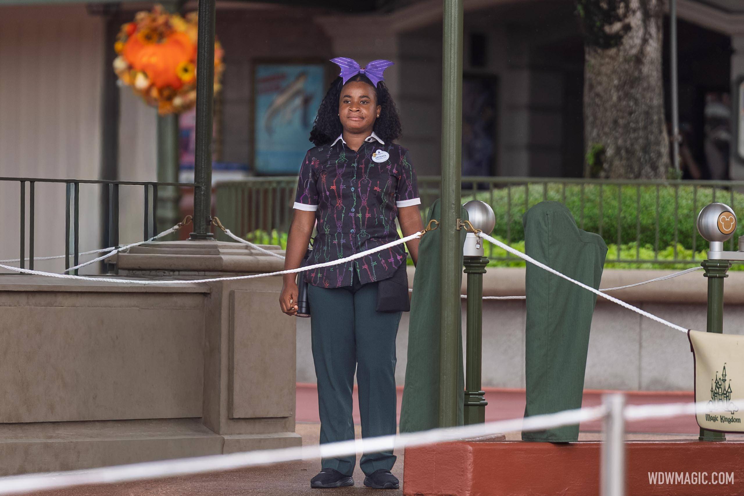 Mickey's Not-So-Scary Halloween Party 2026: First Look at the New Cast Member Costume - photo 5 of 5
