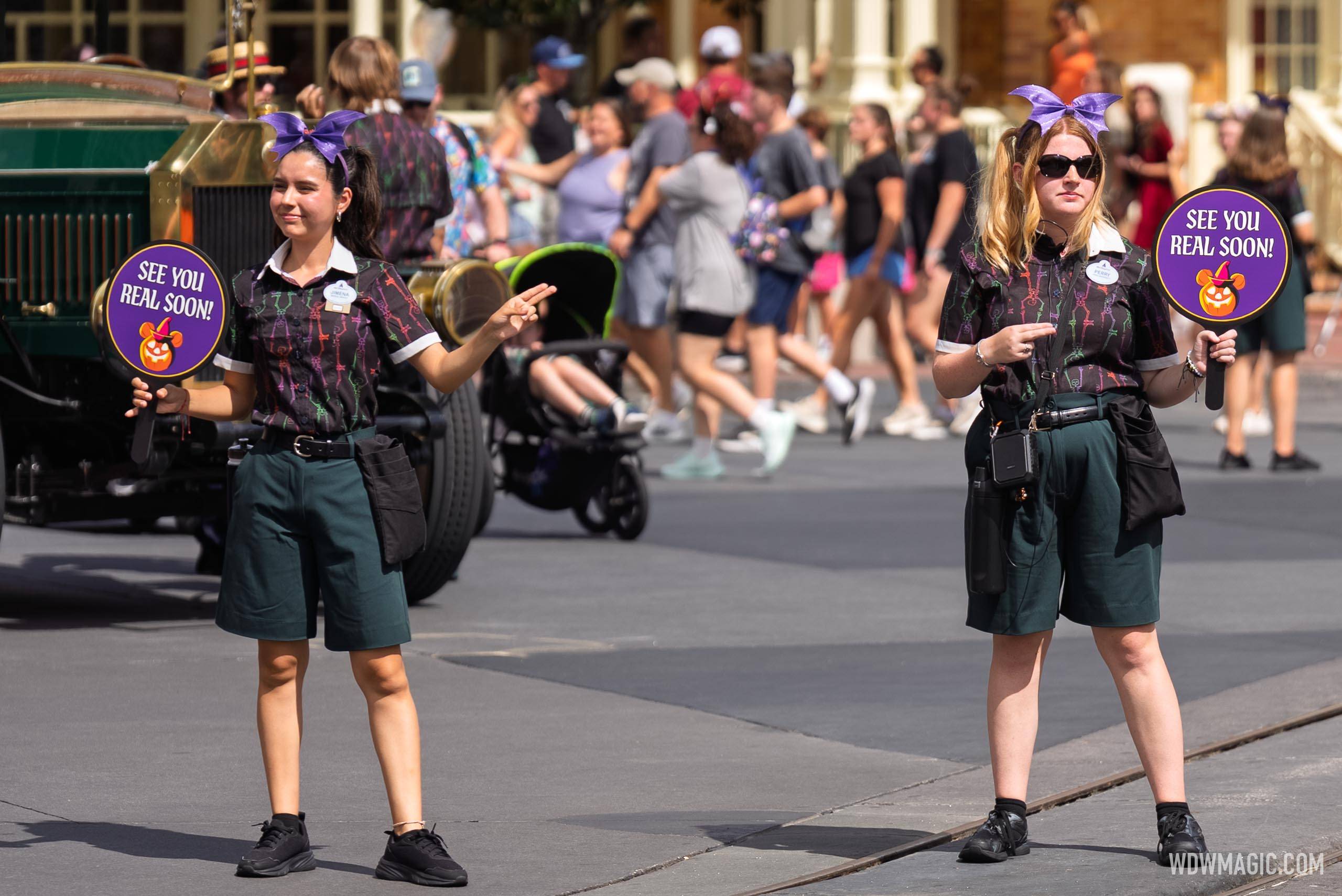Mickey's Not-So-Scary Halloween Party 2026: First Look at the New Cast Member Costume - photo 3 of 5