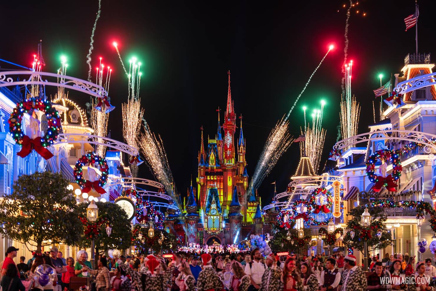 Mickeys-Very-Merry-Christmas-Party_Full_53749.jpg