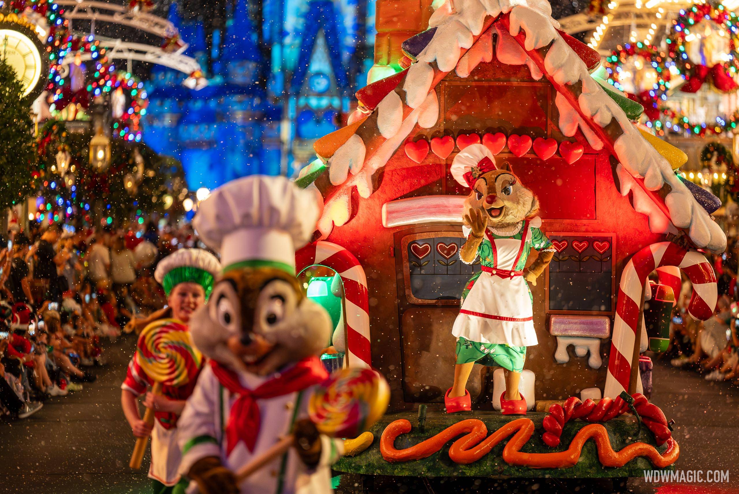 Clarice joins Mickey's Once Upon A Christmastime Parade