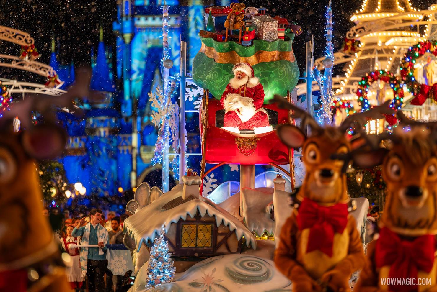 Mickeys-Very-Merry-Christmas-Party_Full_53756.jpg