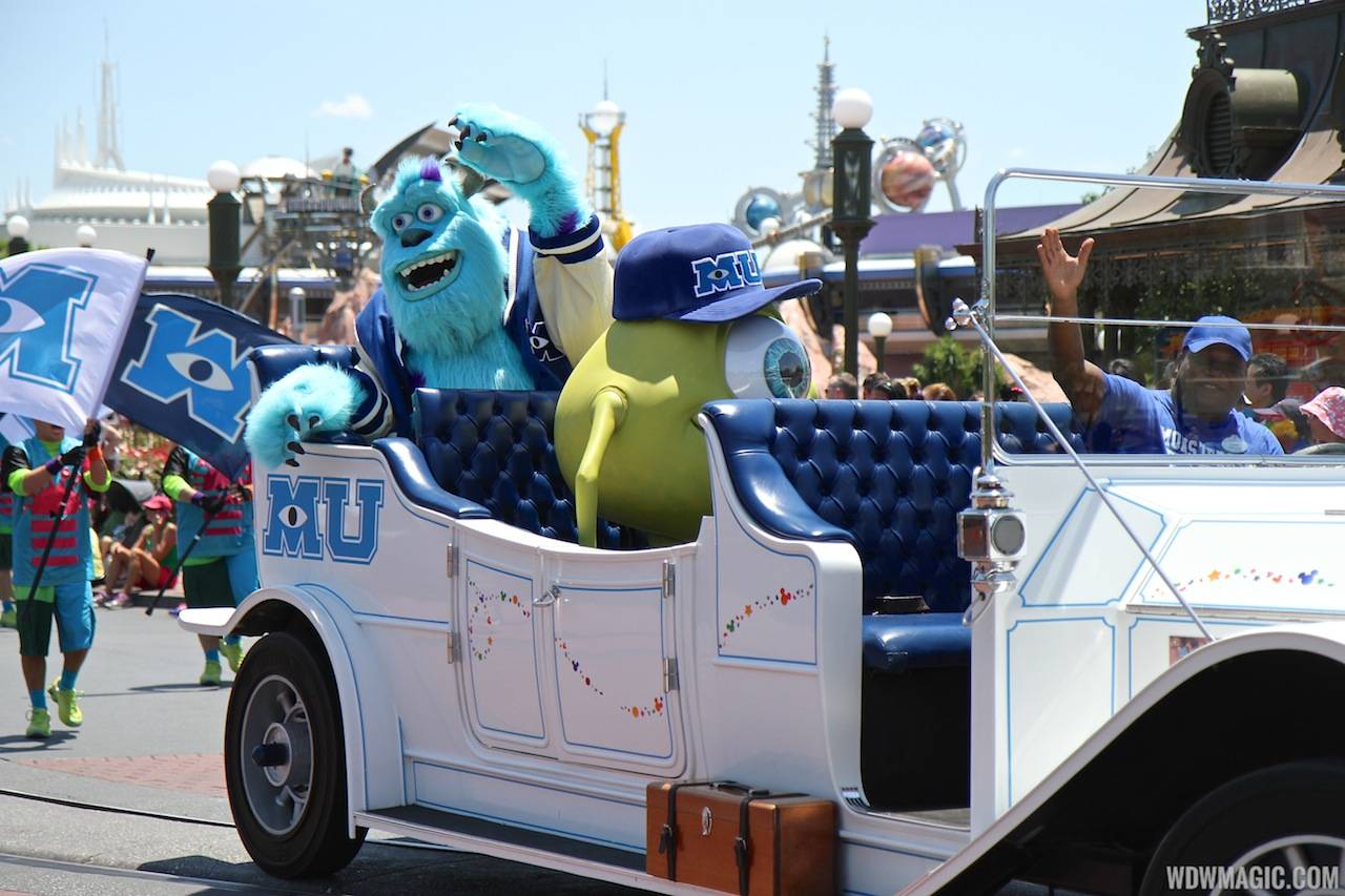 Monstrous Summer pre-parade Mike and Sulley