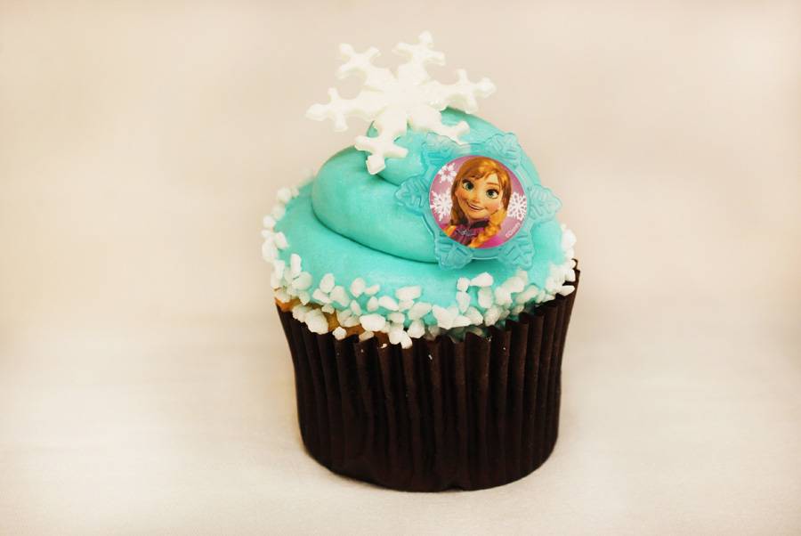Rock Your Disney Side snacks - Frozen-themed Cupcake
