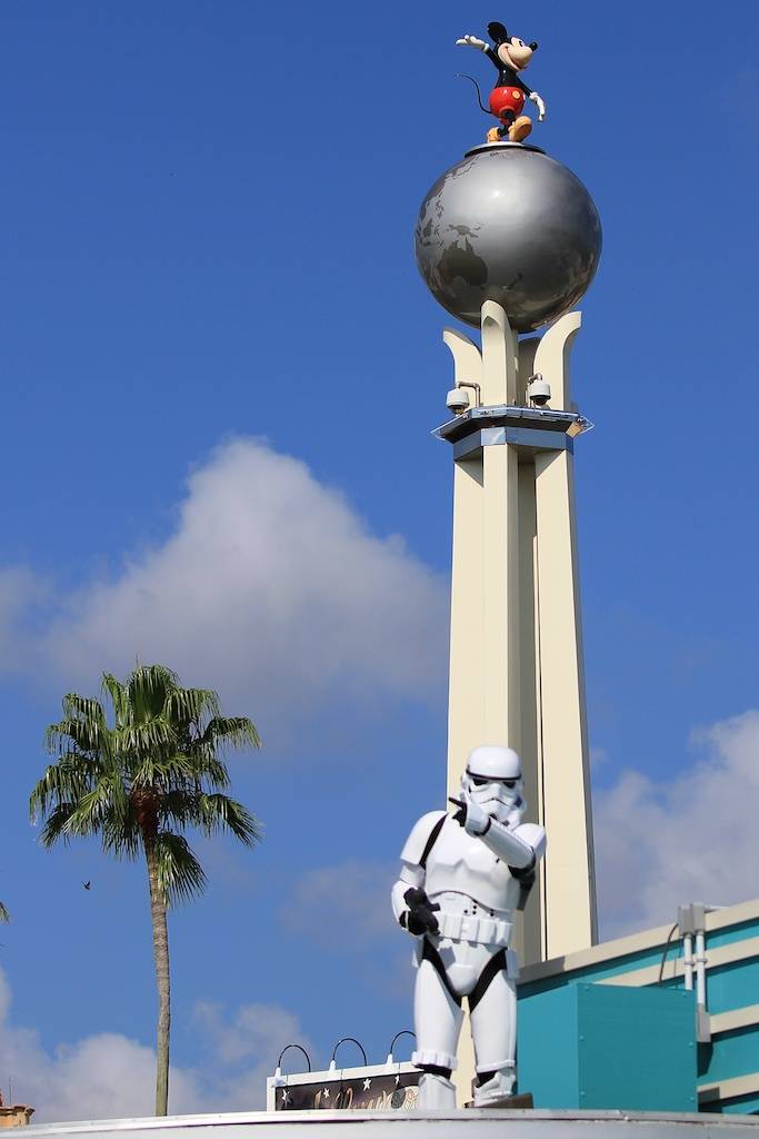 Star Wars Weekends 2010 entrance area and walk-around characters