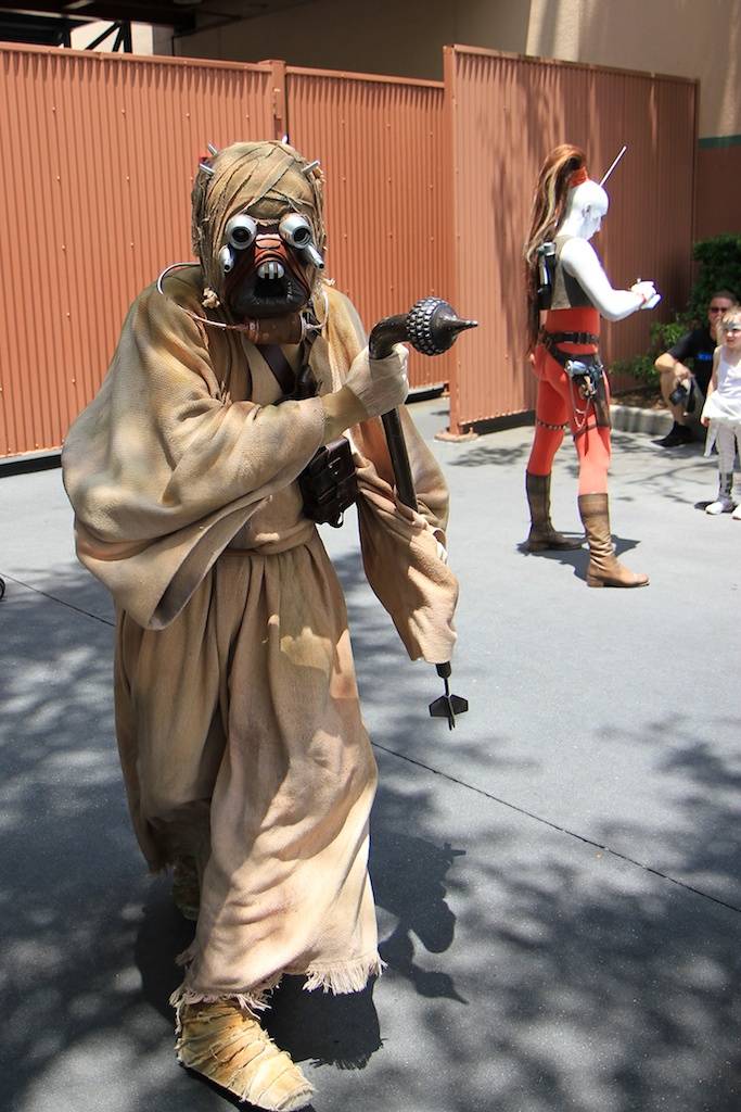 Star Wars Weekends 2010 entrance area and walk-around characters