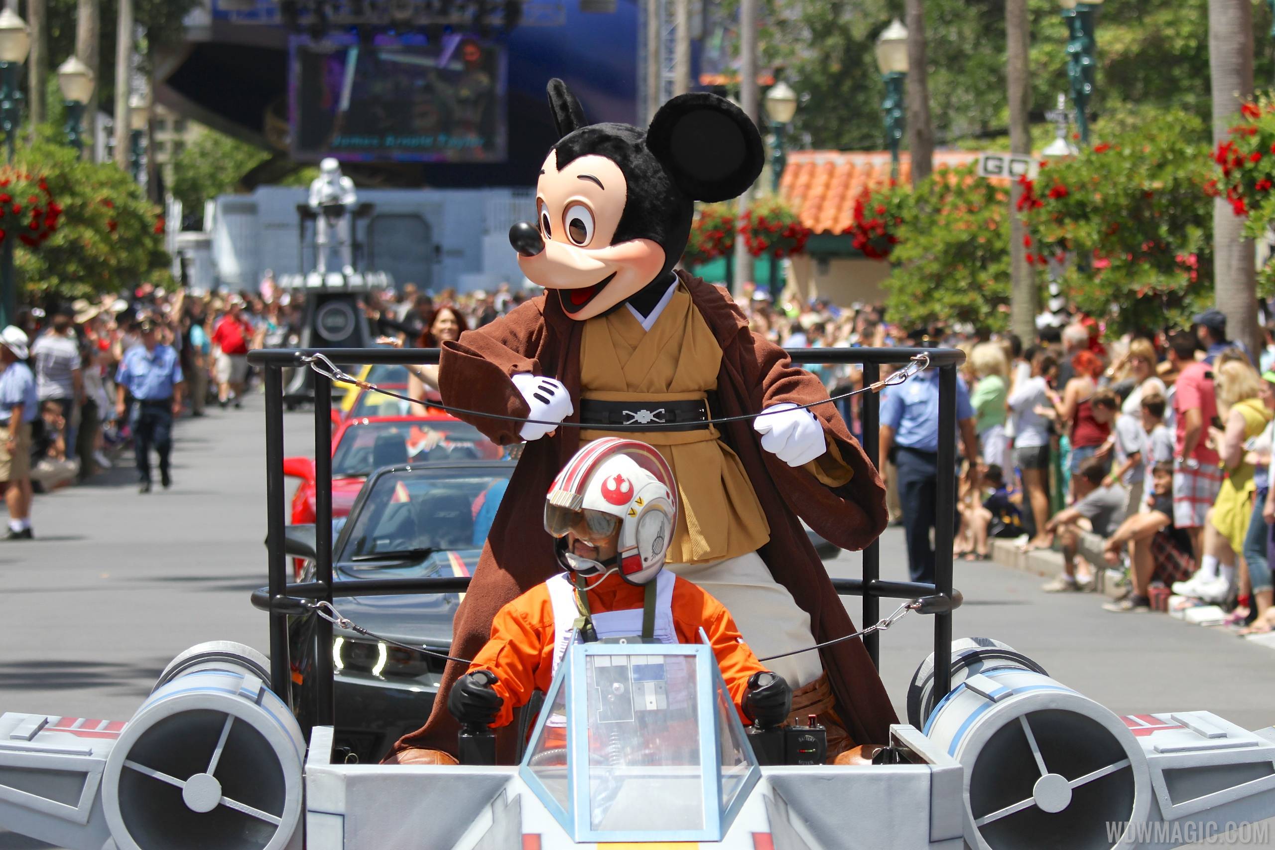 2014 Star Wars Weekends - Weekend 1 Legends of the Force motorcade celebrities