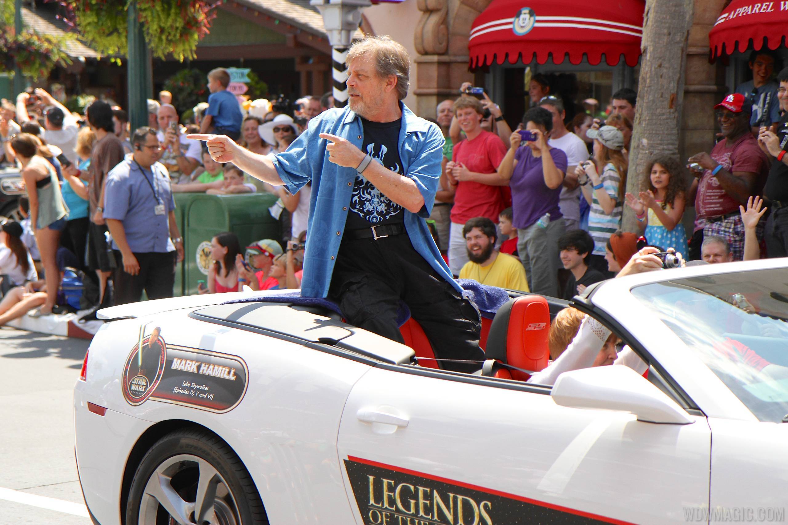 PHOTOS - Mark Hamill appears for the first time at Star Wars Weekends