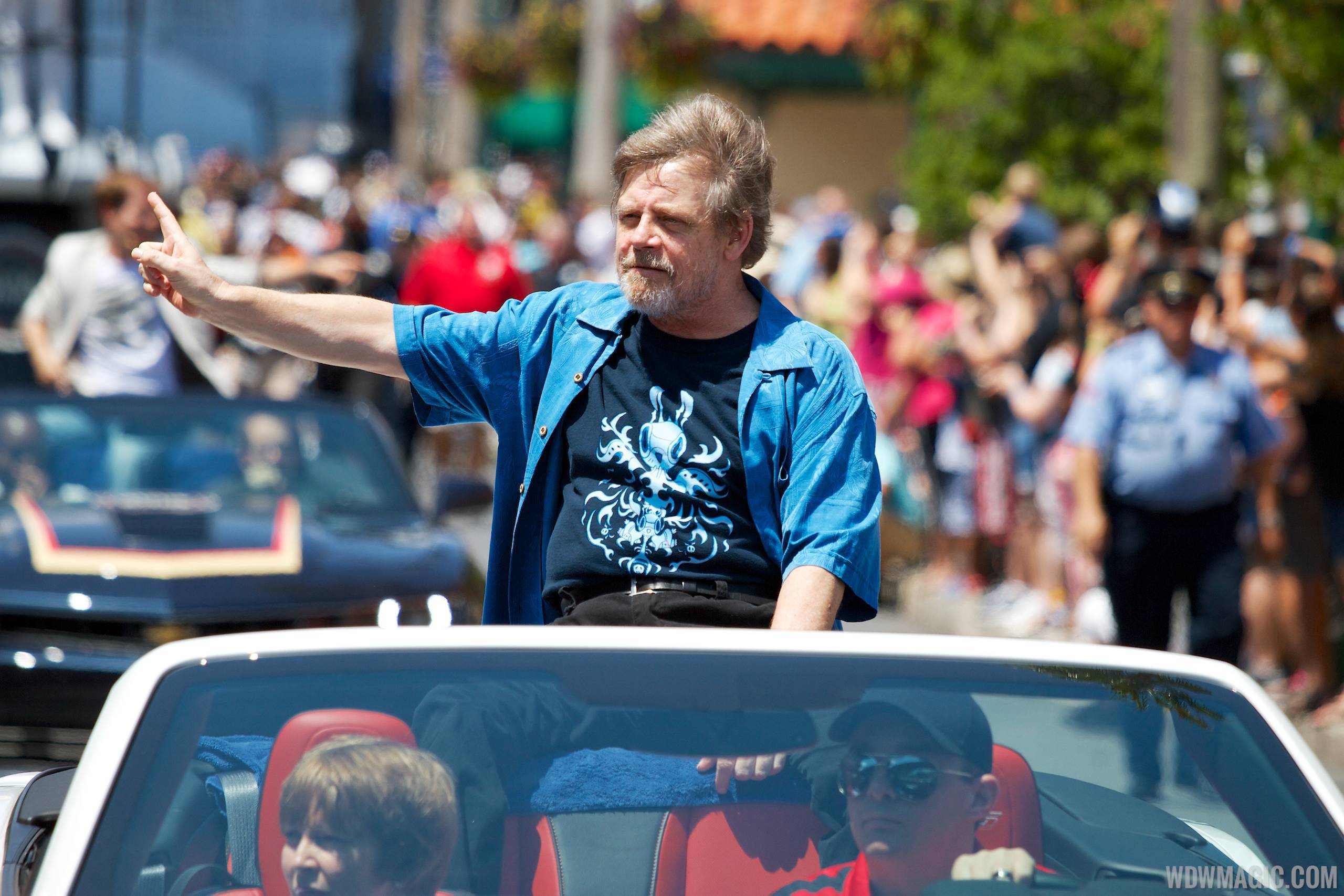 PHOTOS - Mark Hamill appears for the first time at Star Wars Weekends
