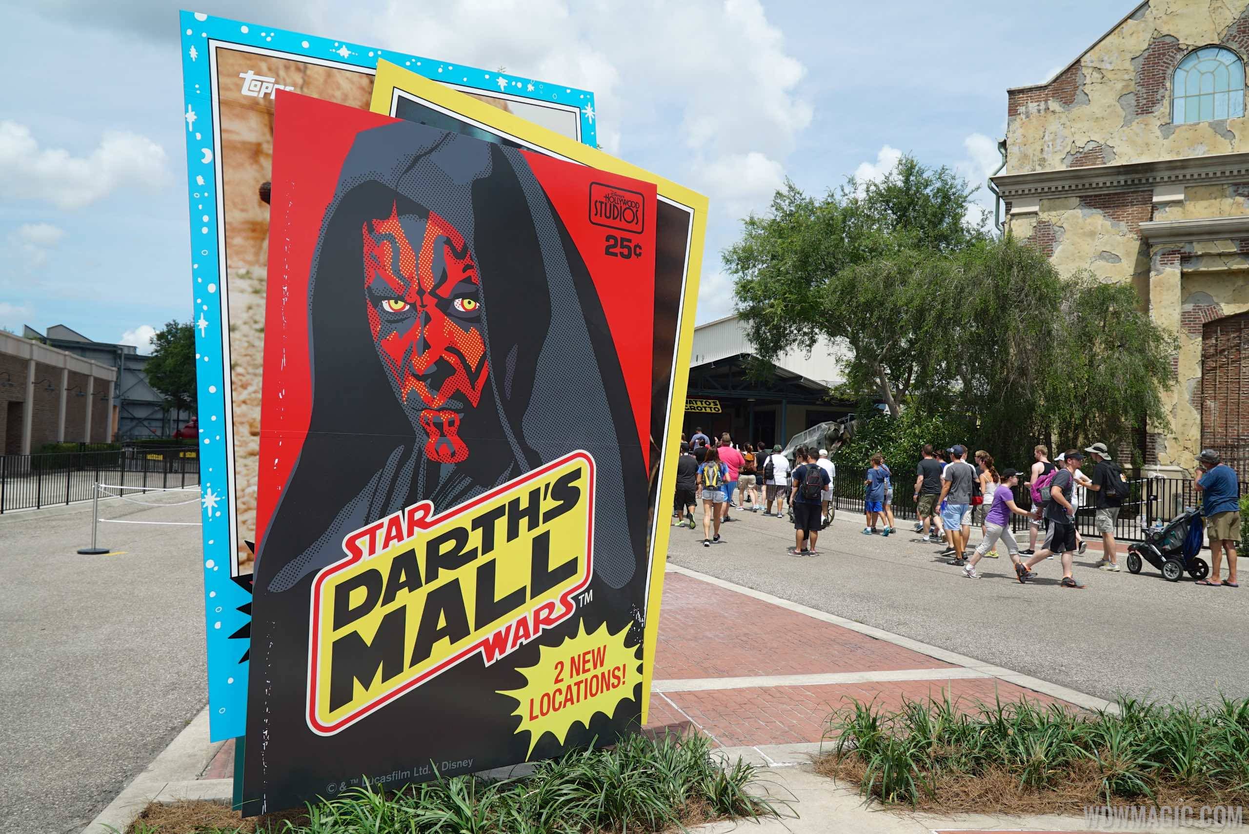 PHOTOS - Star Wars fans line up for hours to buy merchandise at Darth's Mall during Star Wars Weekends