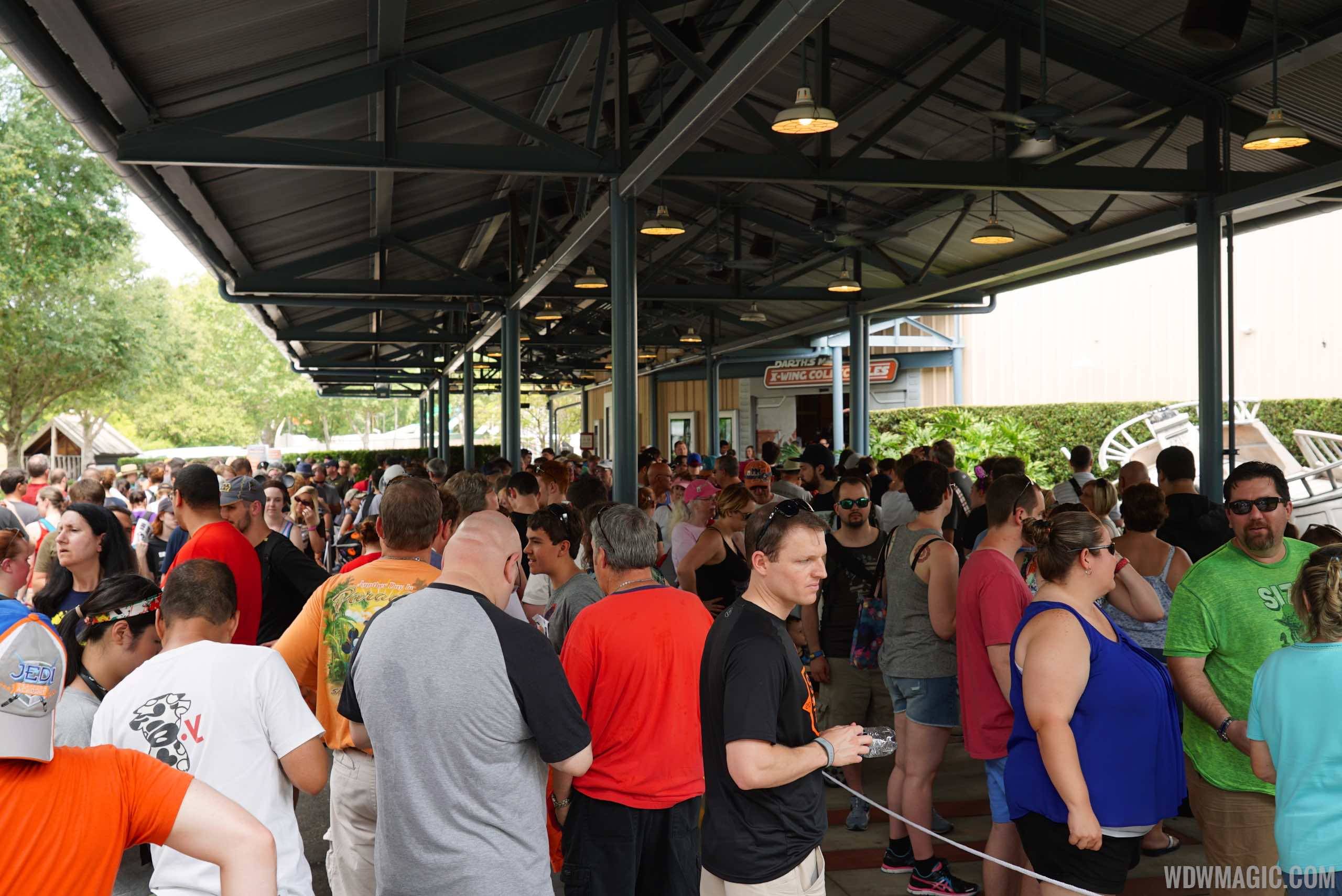 PHOTOS - Star Wars fans line up for hours to buy merchandise at Darth's Mall during Star Wars Weekends